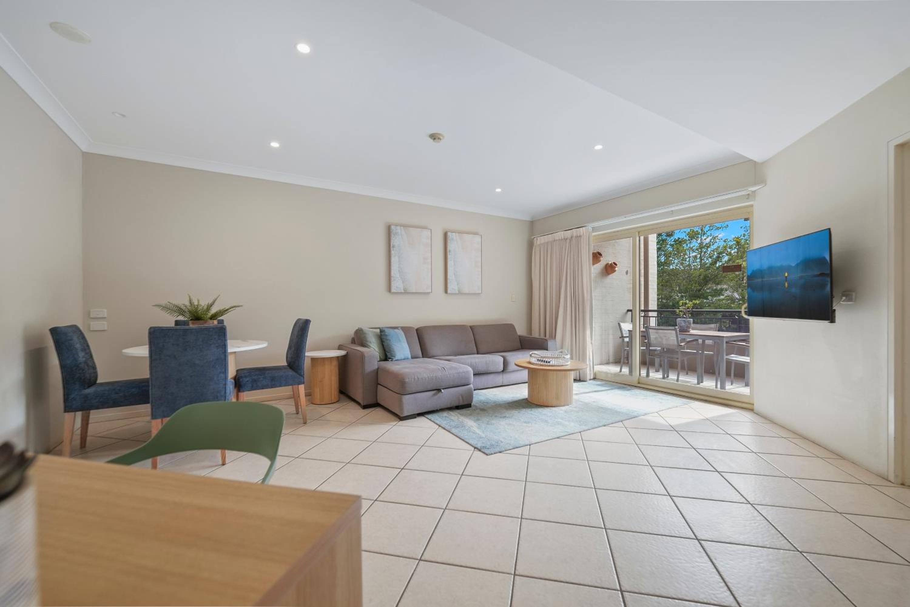 One-Bedroom Apartment - Photo 3