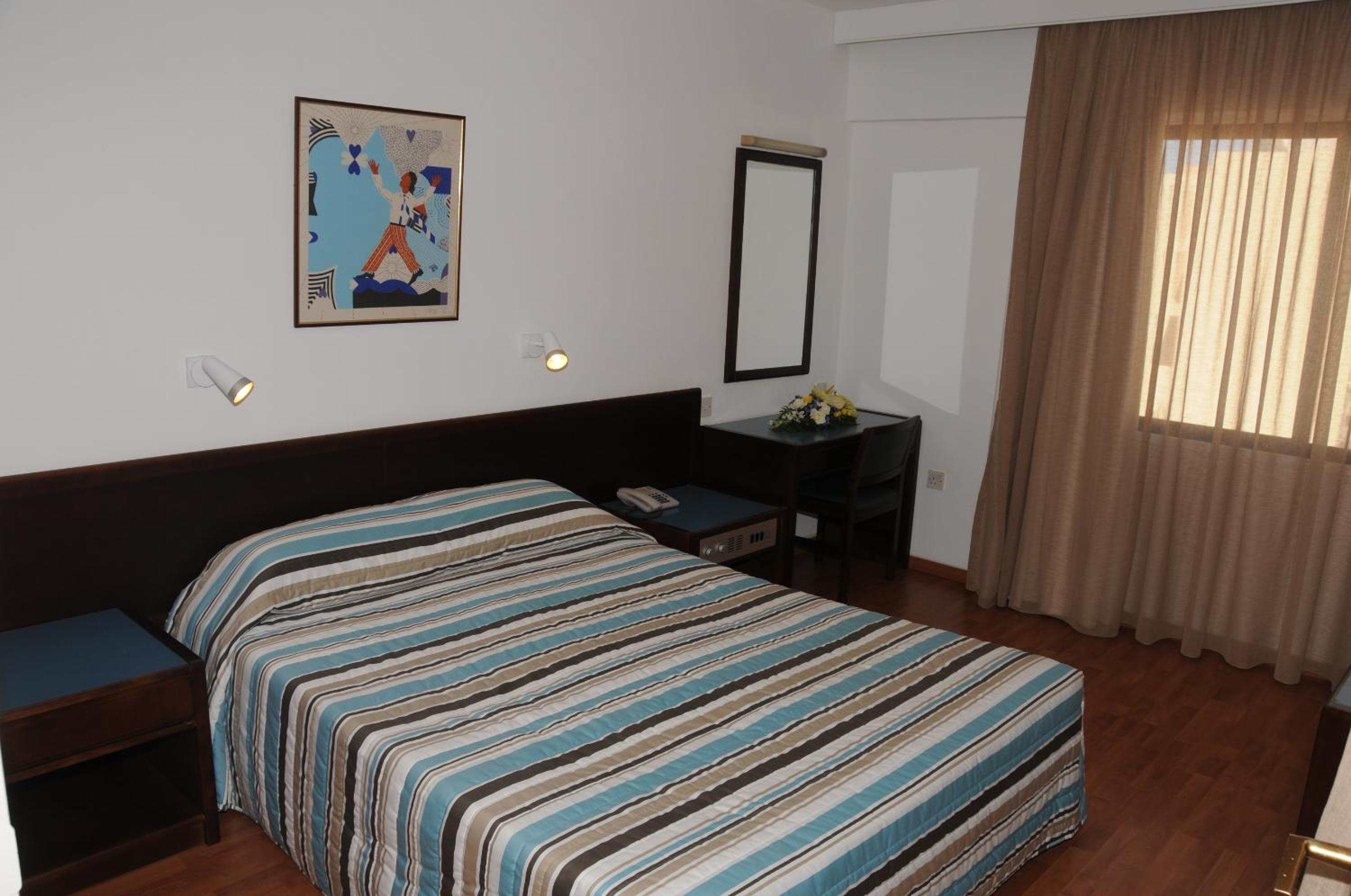 One-Bedroom Apartment photo 2