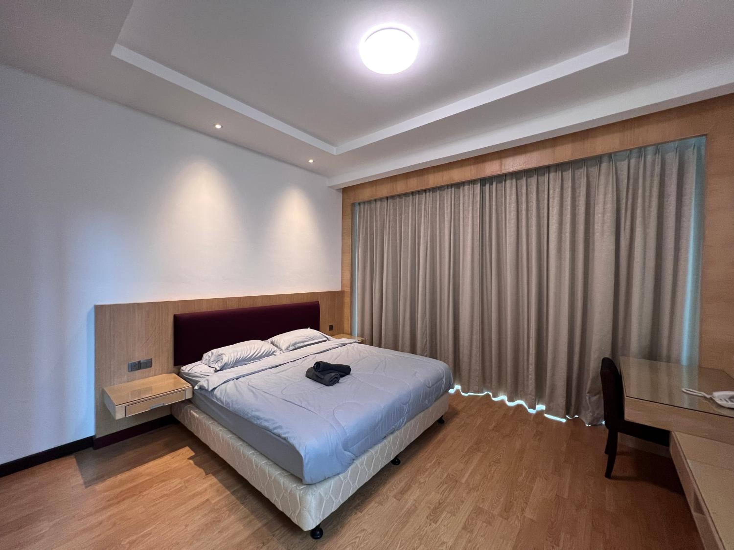 Four-Bedroom Apartment with Balcony  photo 3
