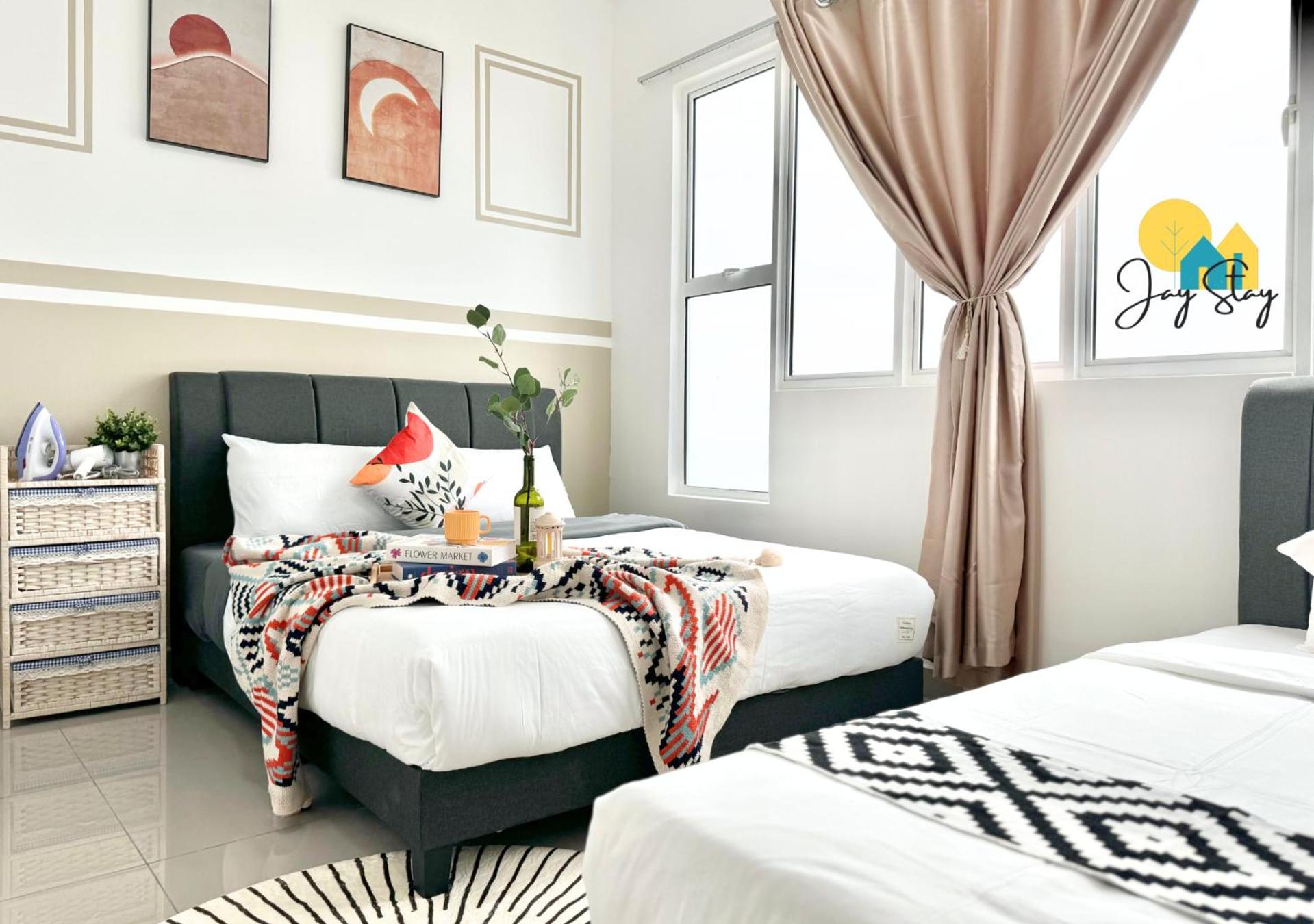 Two-Bedroom Apartment with Sea View - Photo 2