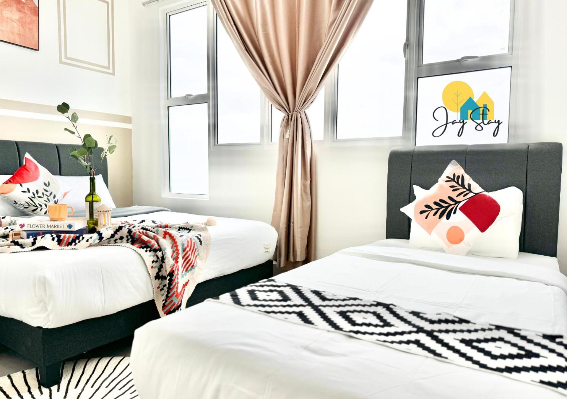 Two-Bedroom Apartment with Sea View - Photo 3