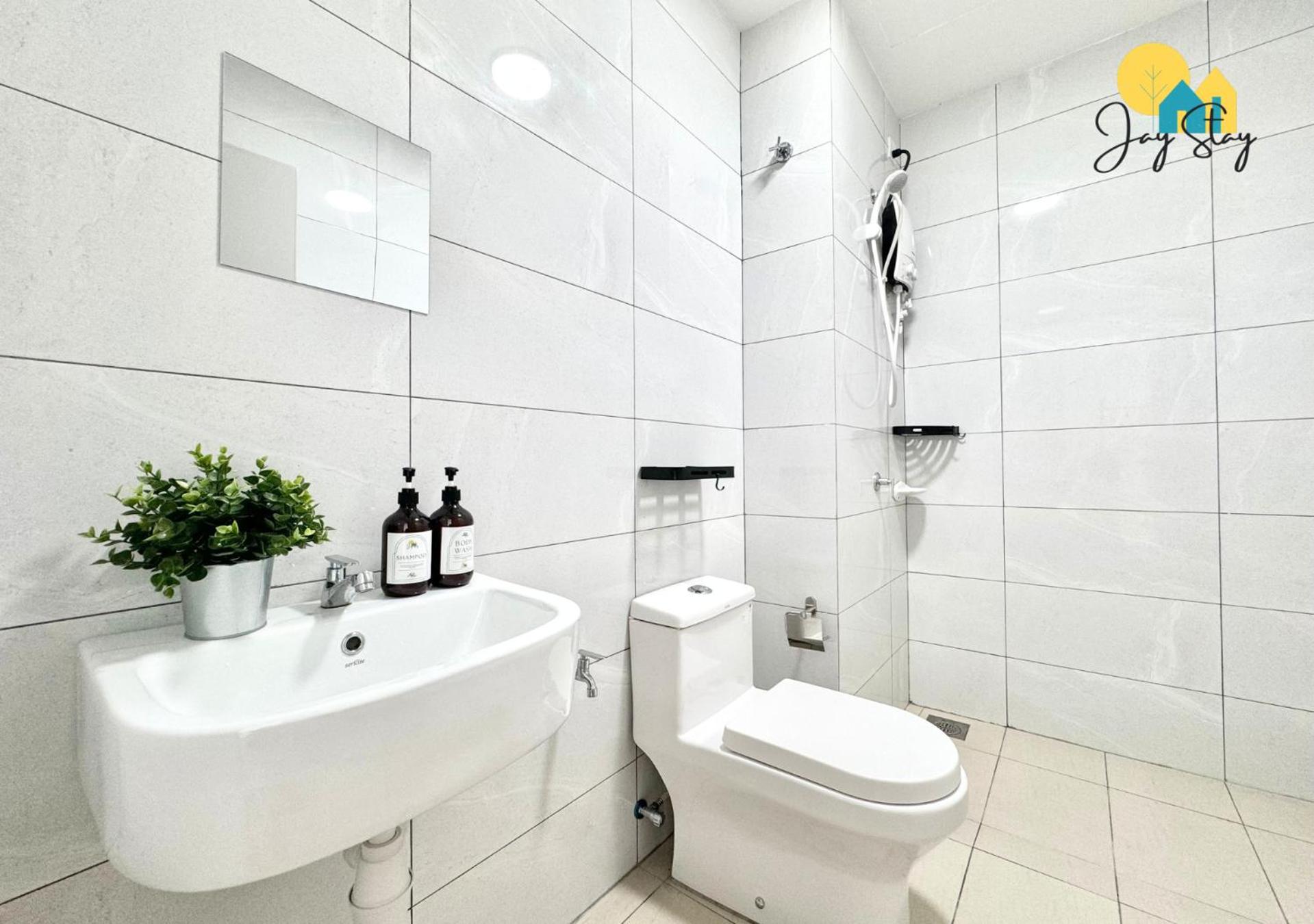 Two-Bedroom Apartment with Sea View - Photo 15