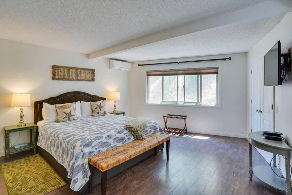 Three-Bedroom House photo 1