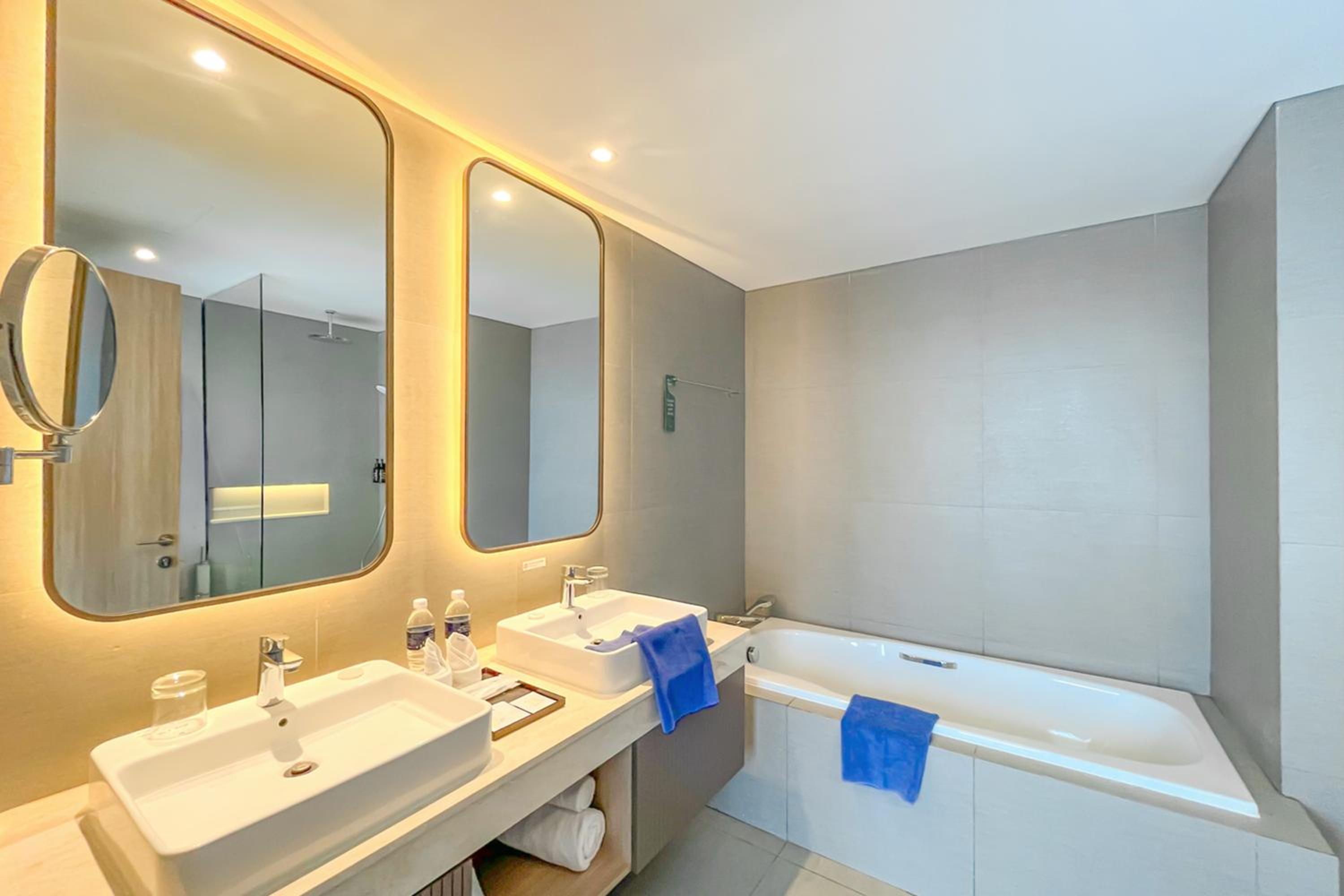 2 Bedroom Springhill Suite - 2 Queen Beds - Balcony - Sea View - Photo 3