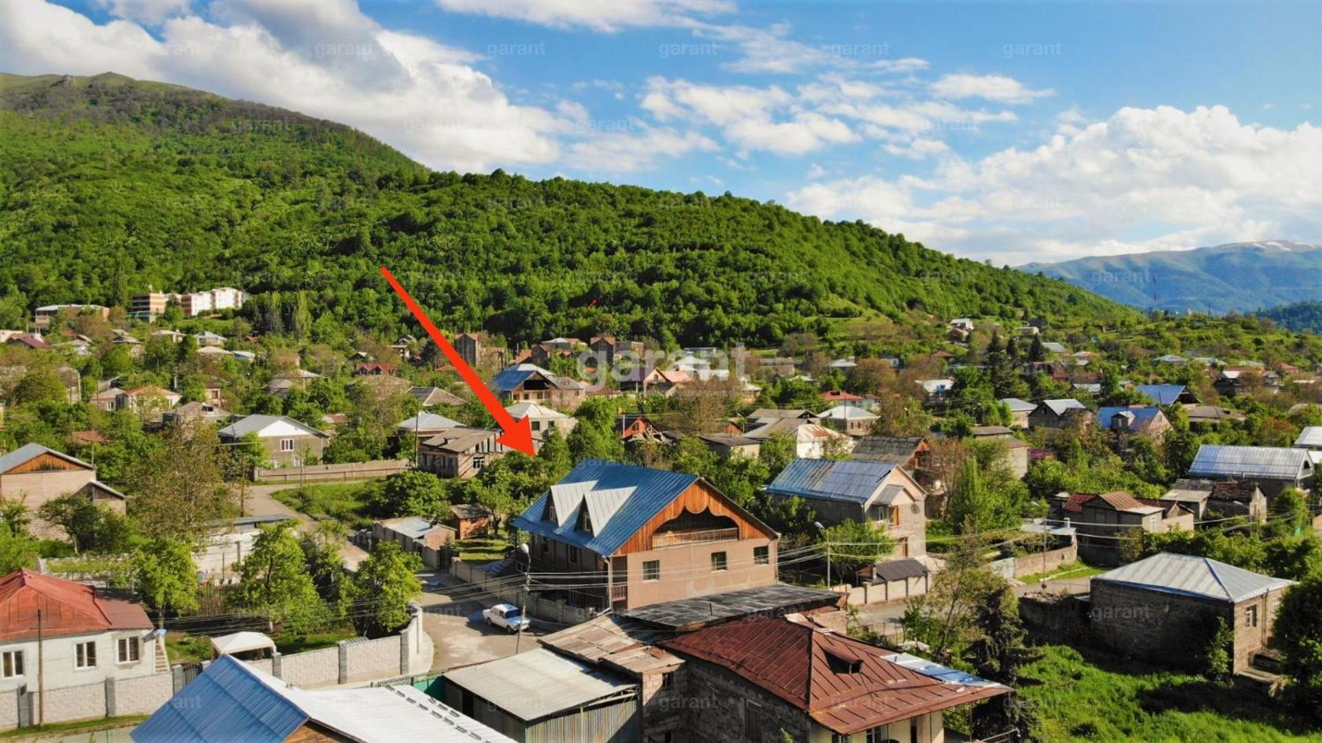Three-Bedroom Apartment with Mountain View photo 2