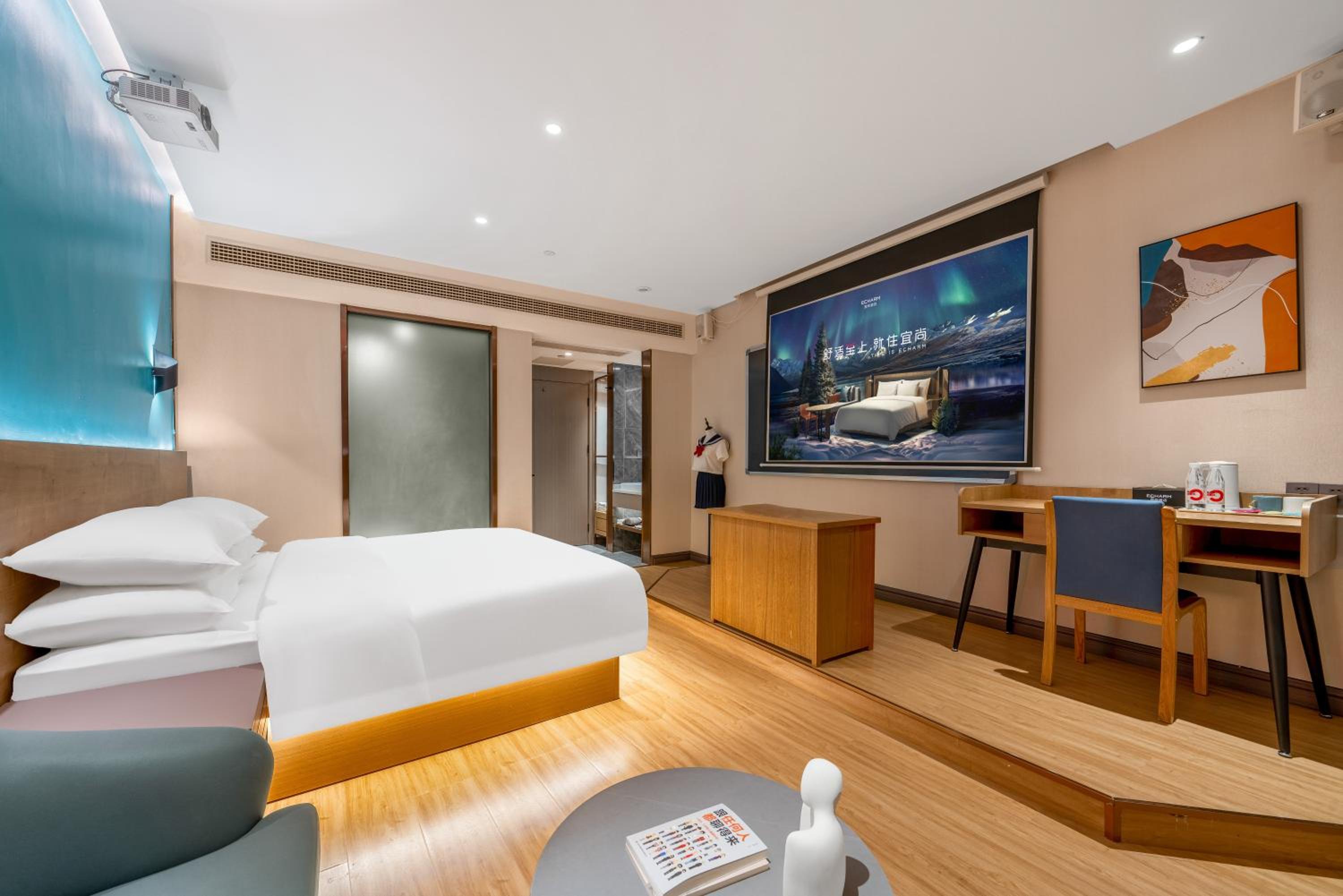 Deluxe King Room photo 1