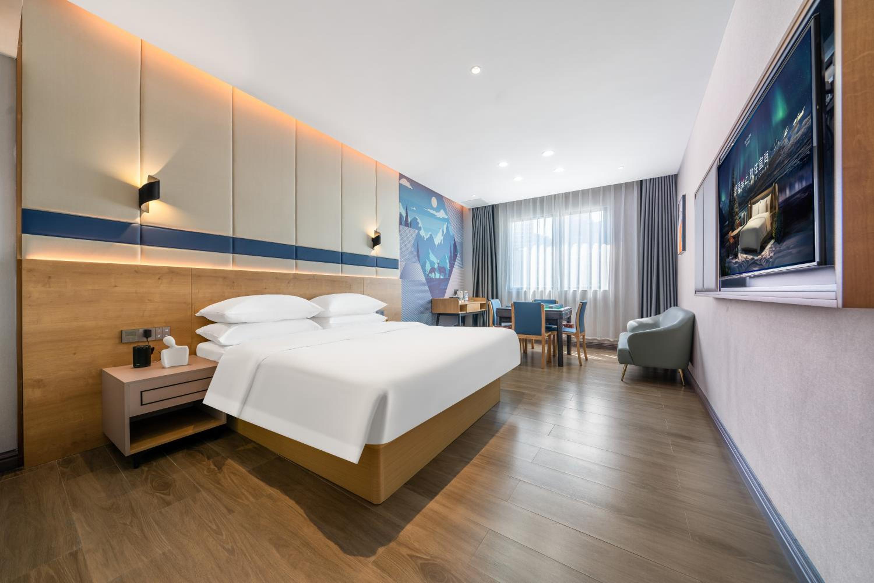 Deluxe King Room photo 2