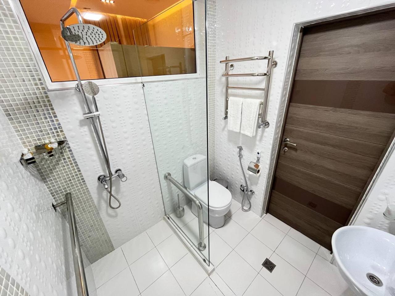 Double or Twin Room - Photo 13