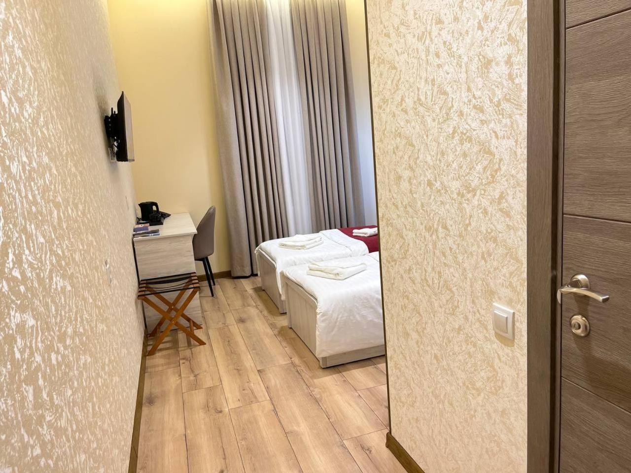 Double or Twin Room - Photo 6