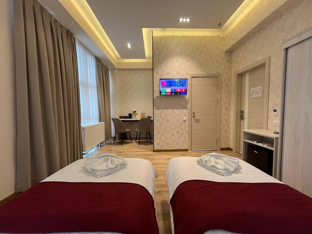 Double or Twin Room - Photo 10