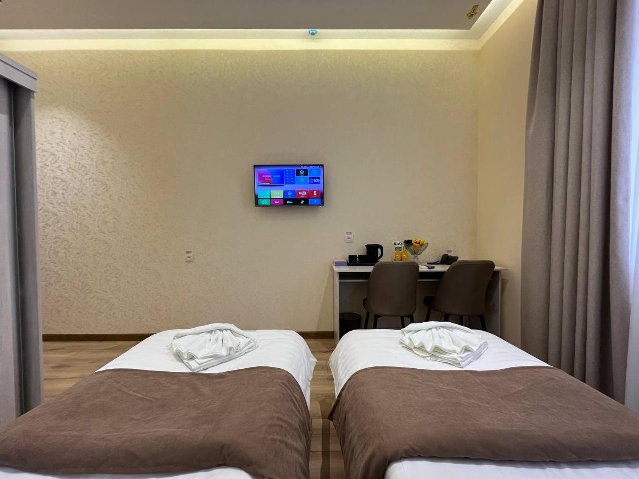 Double or Twin Room - Photo 9