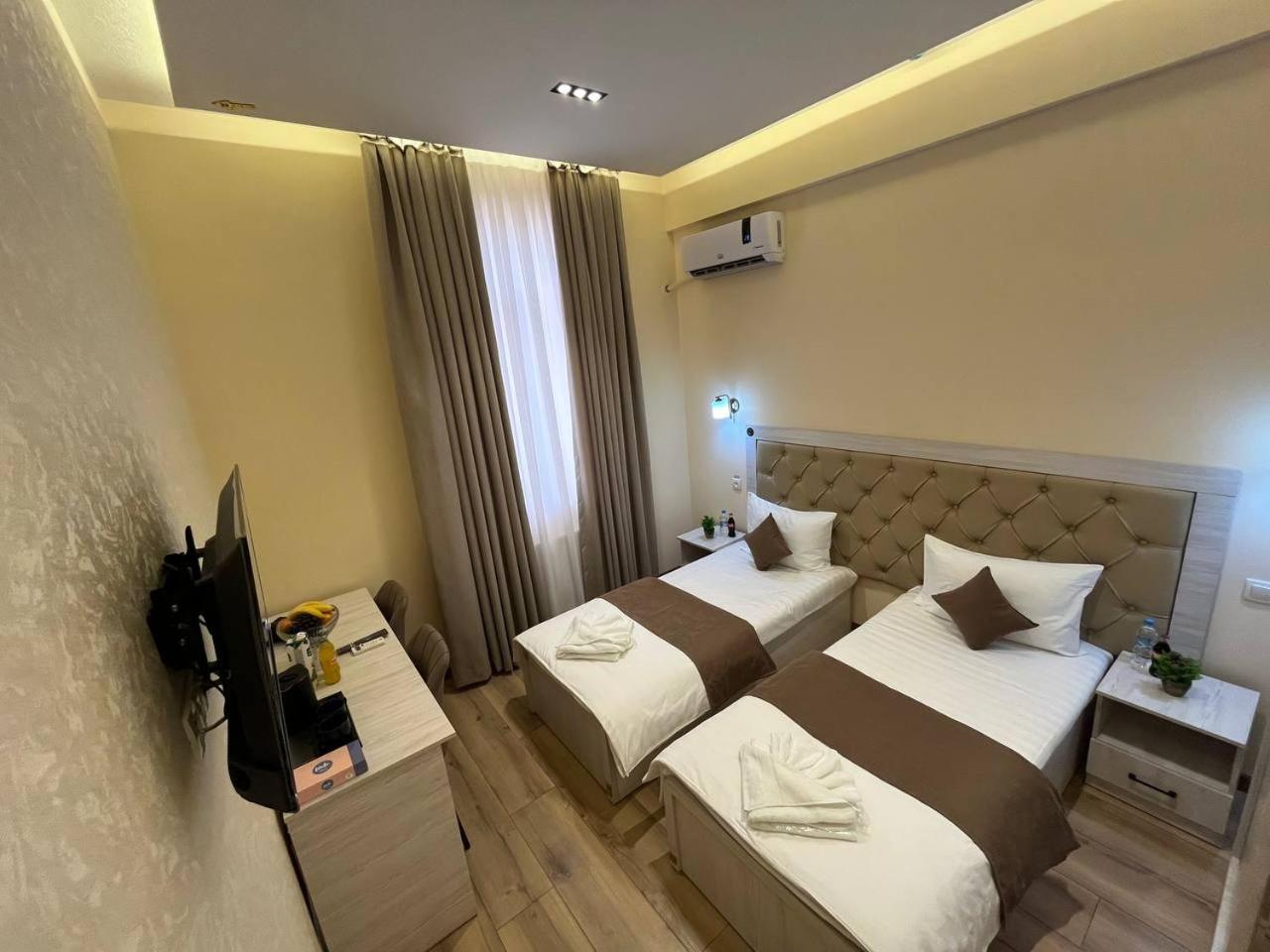 Double or Twin Room - Photo 8