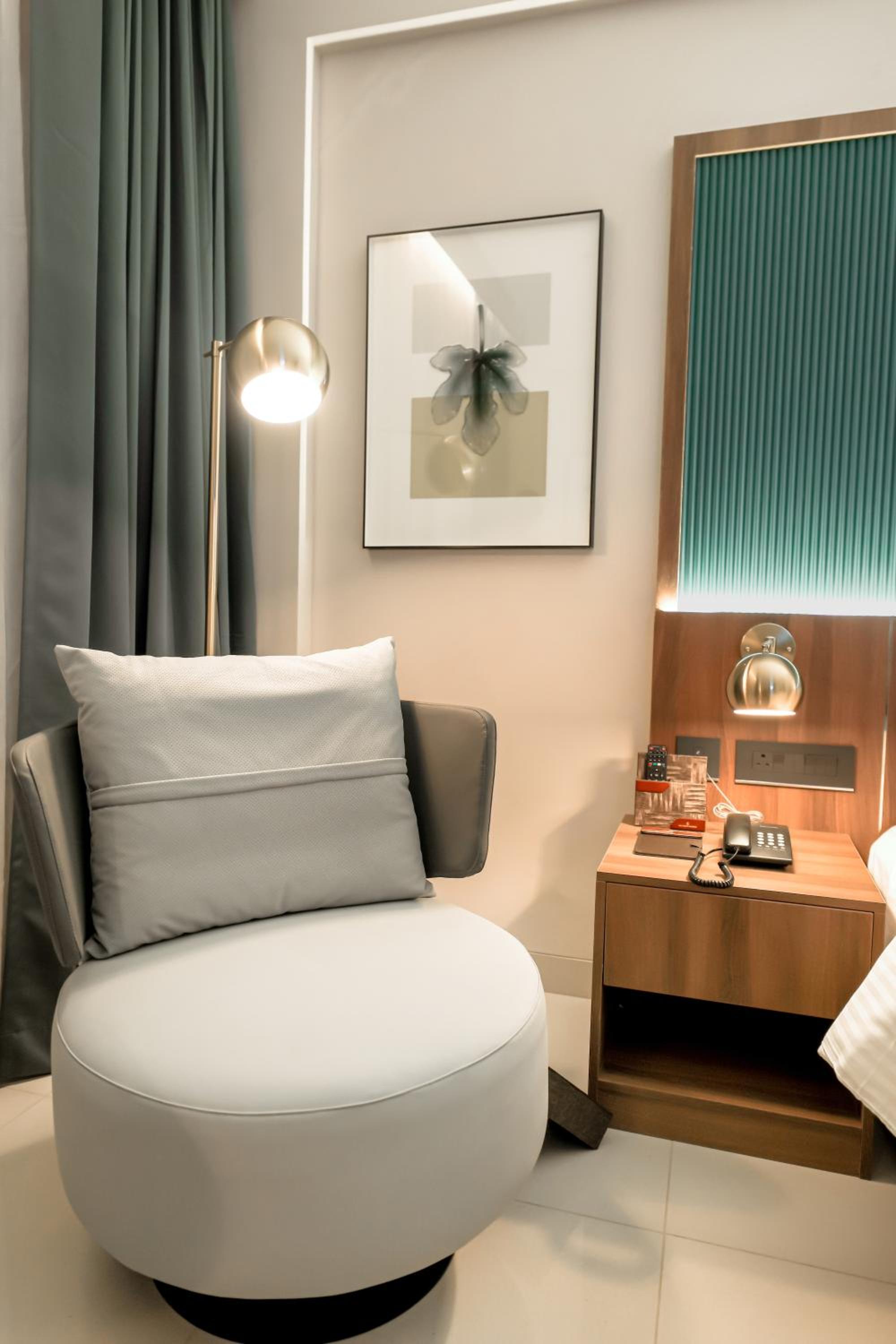 Deluxe Room - Photo 5