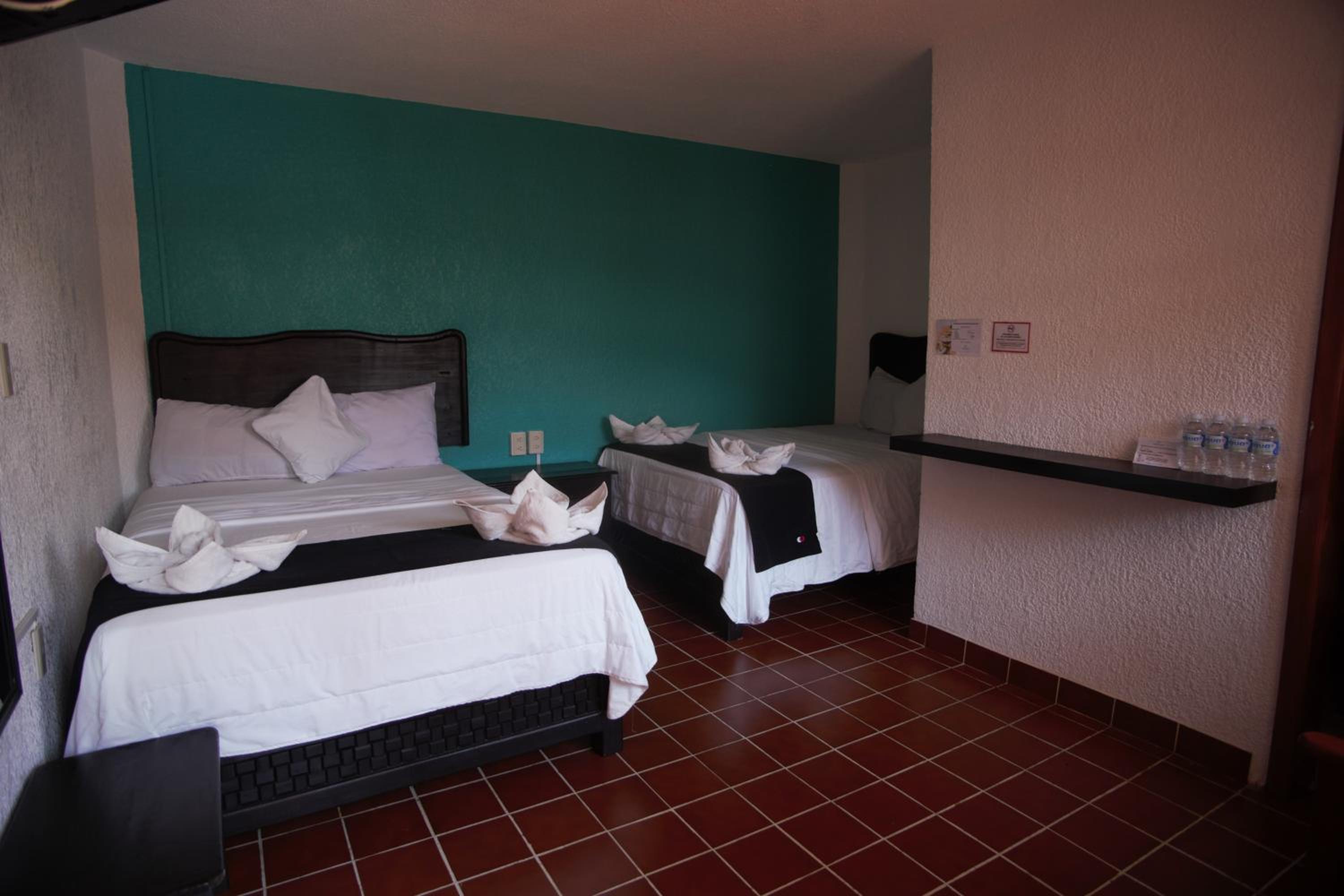 Standard Two Beds - Photo 9