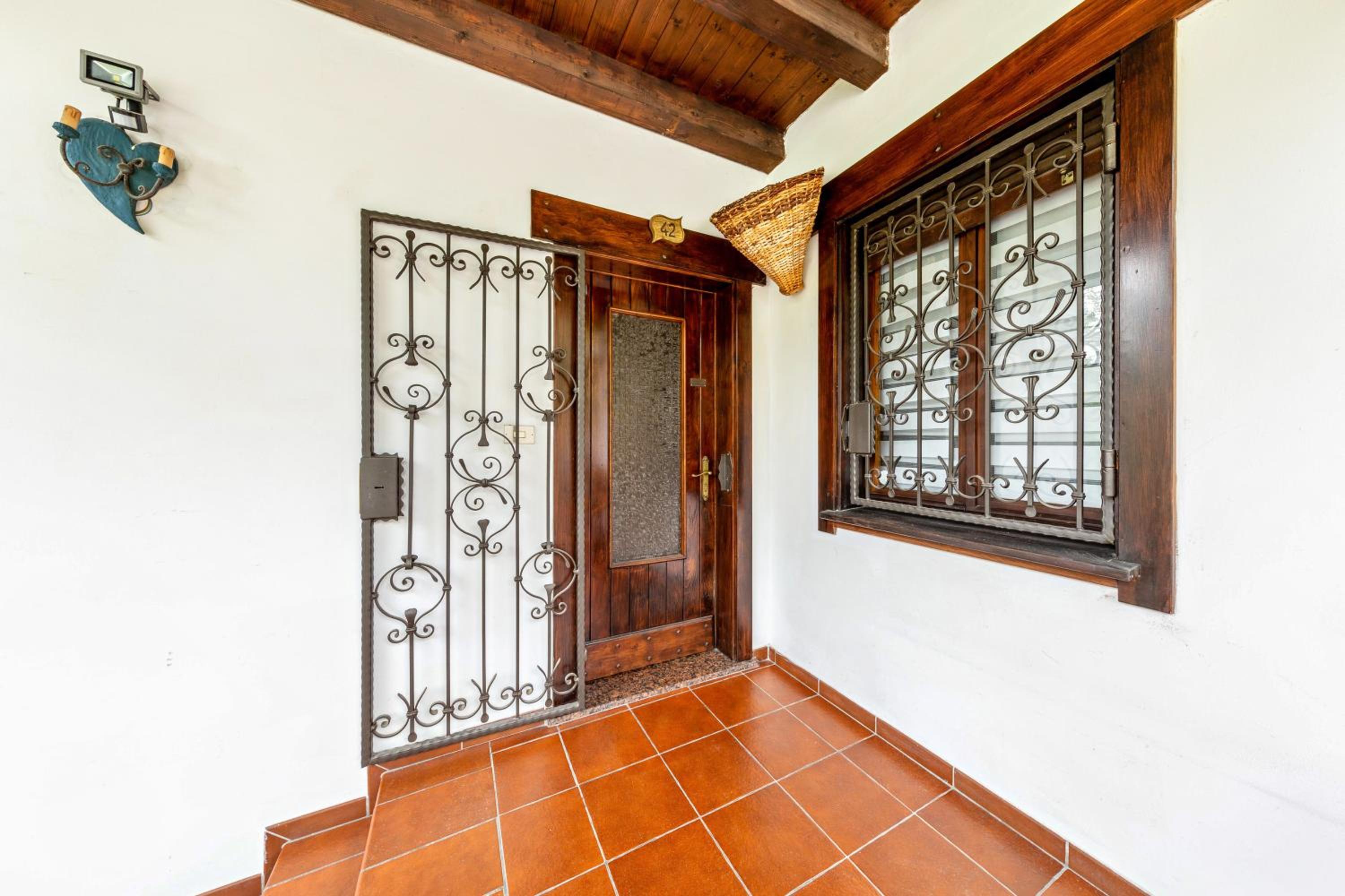 One-Bedroom Apartment with Garden View photo 2