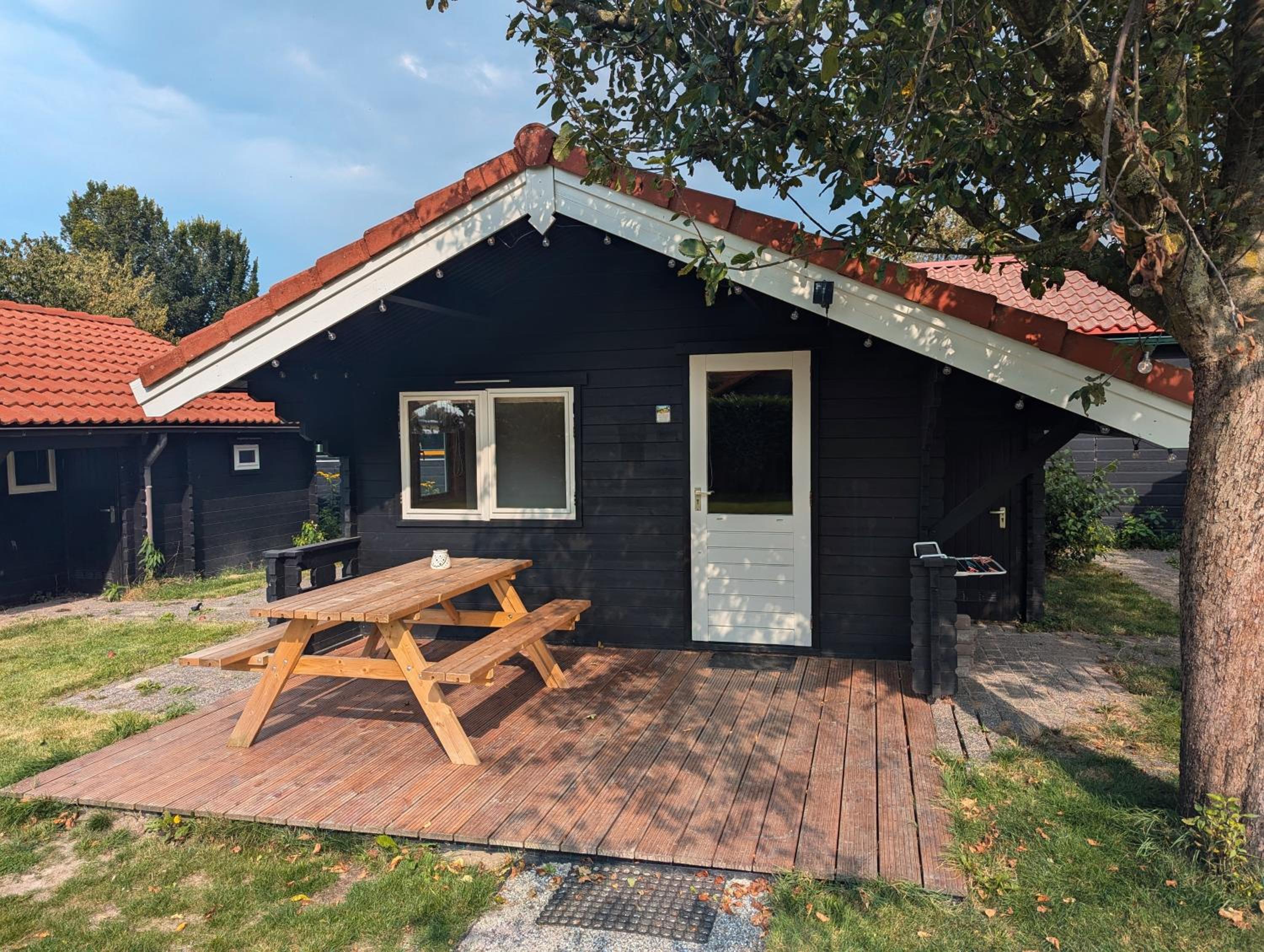 Bungalow with Garden View - Photo 11