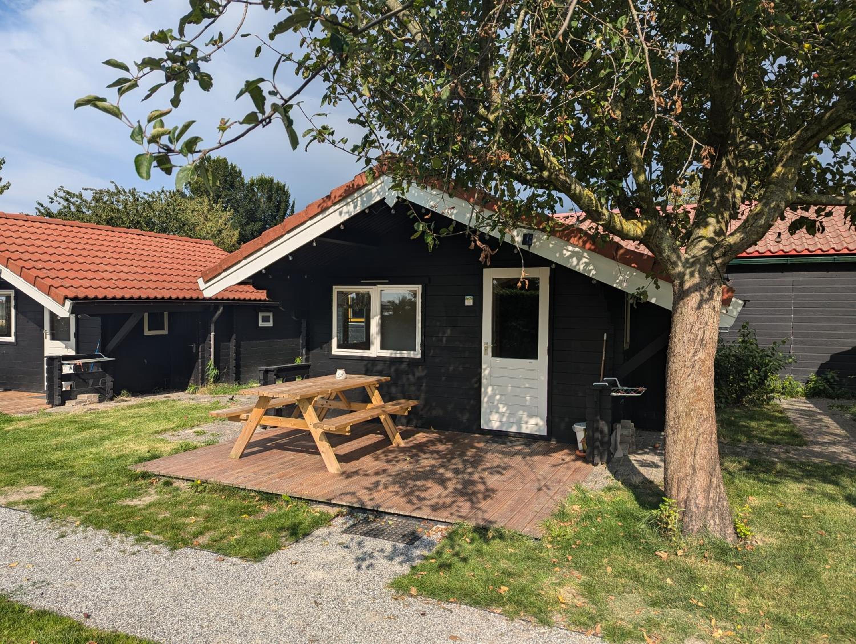 Bungalow with Garden View - Photo 9