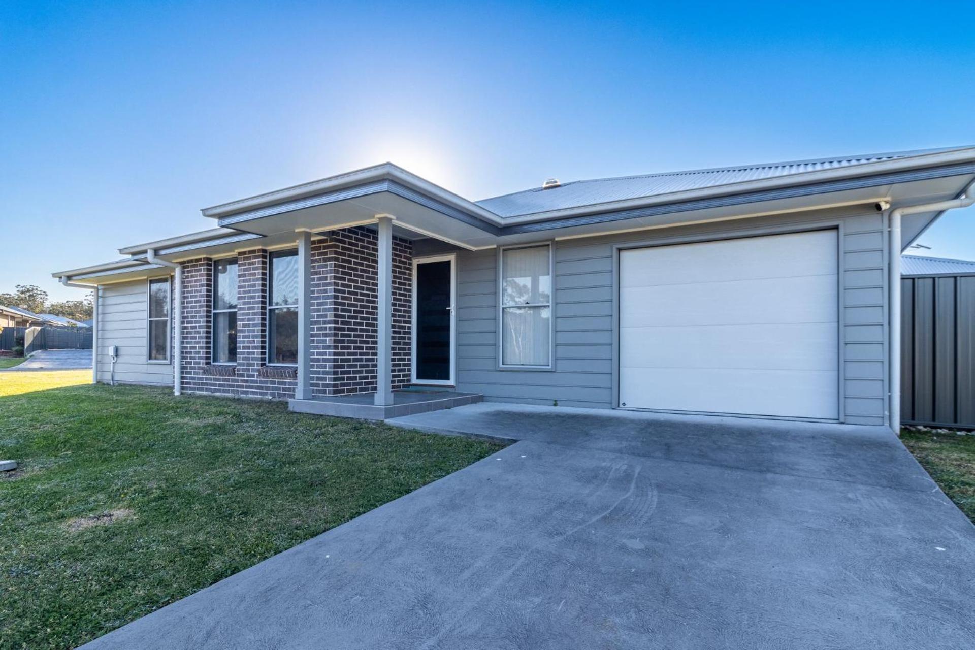 Three-Bedroom House photo 3