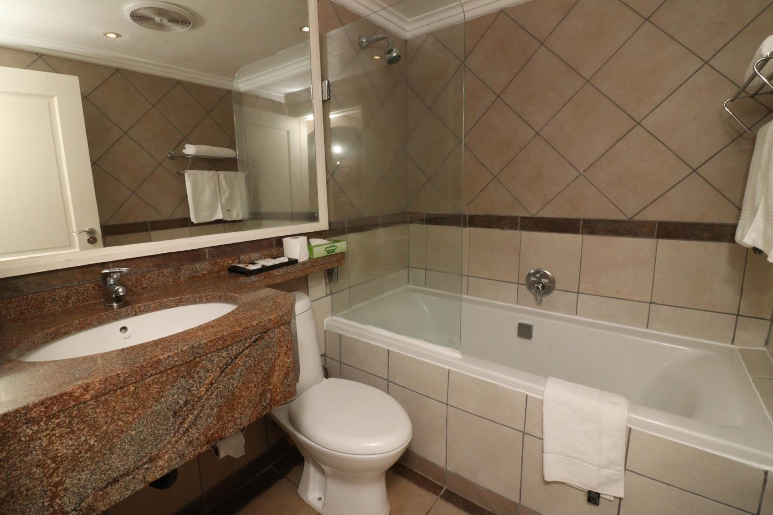 Double Room with Balcony and pool view photo 2