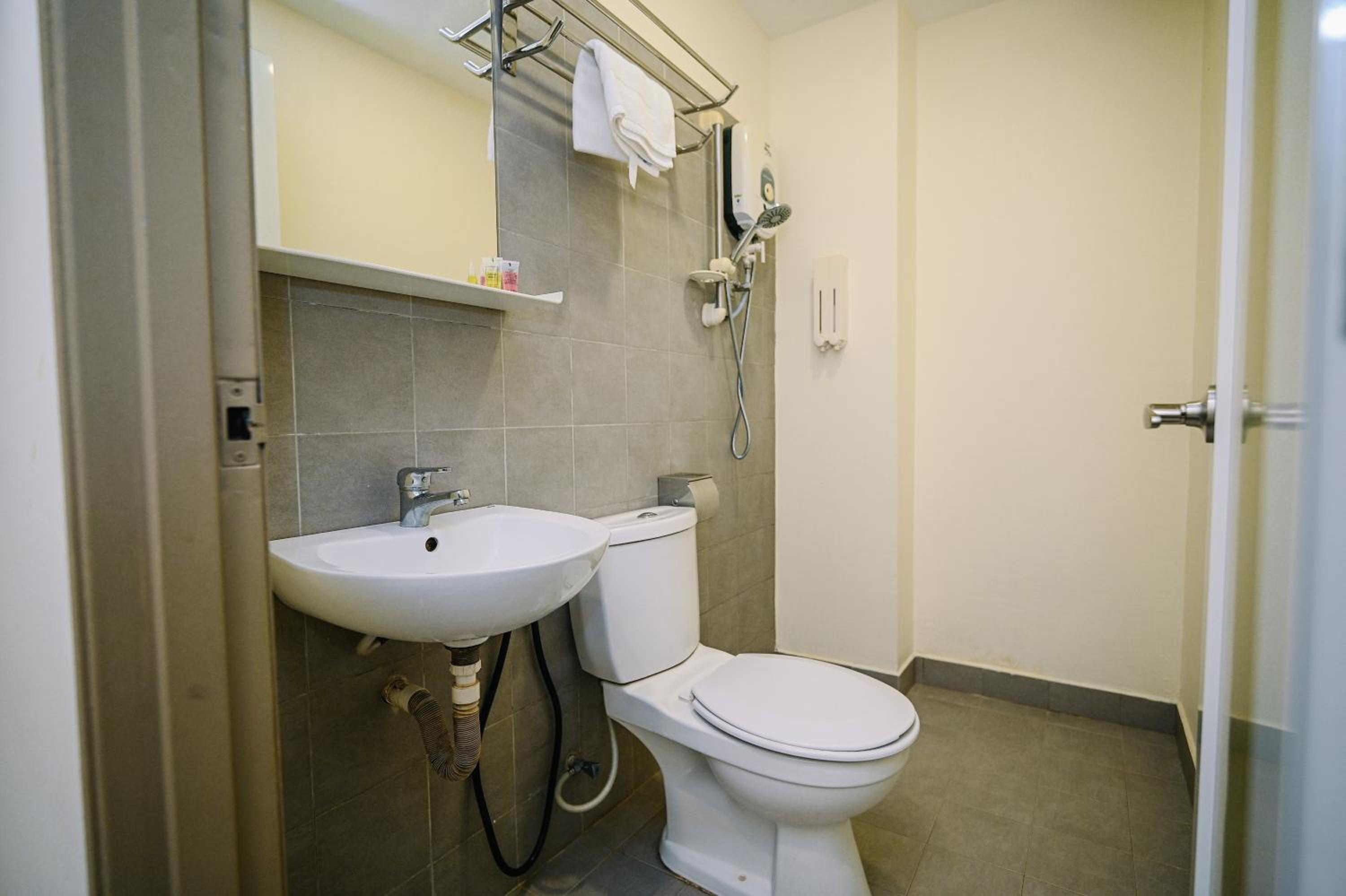 Standard Queen Room