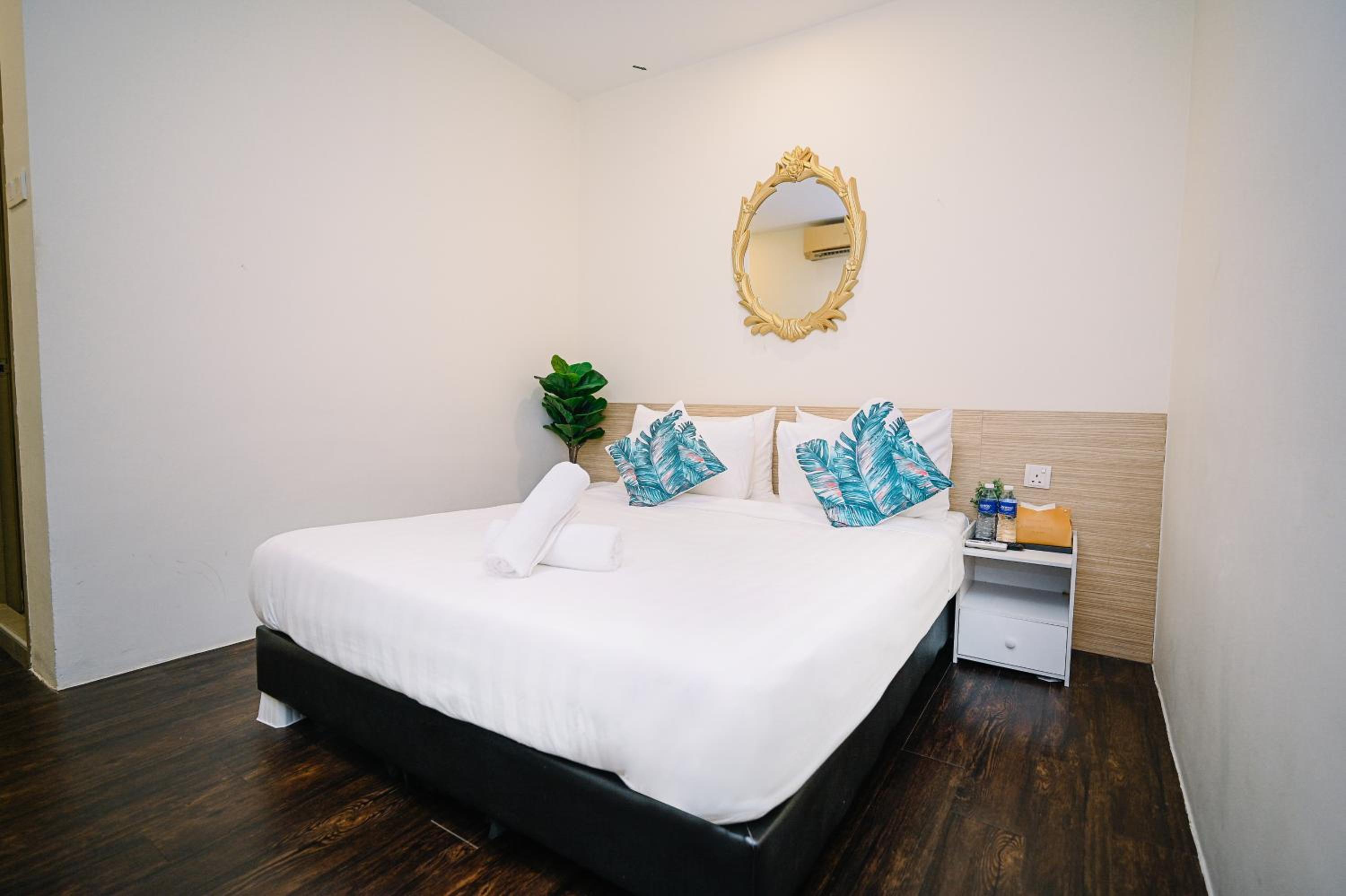 Standard Queen Room photo 2
