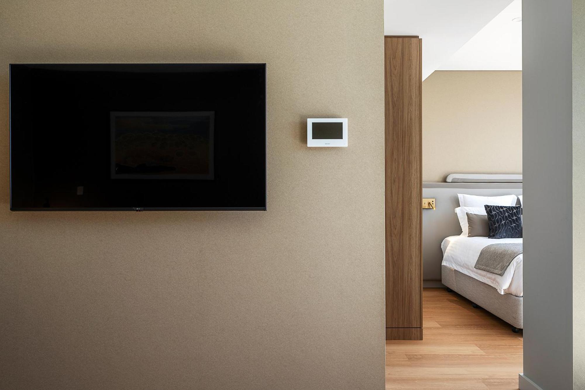 One-Bedroom Apartment with Balcony and City View photo 1