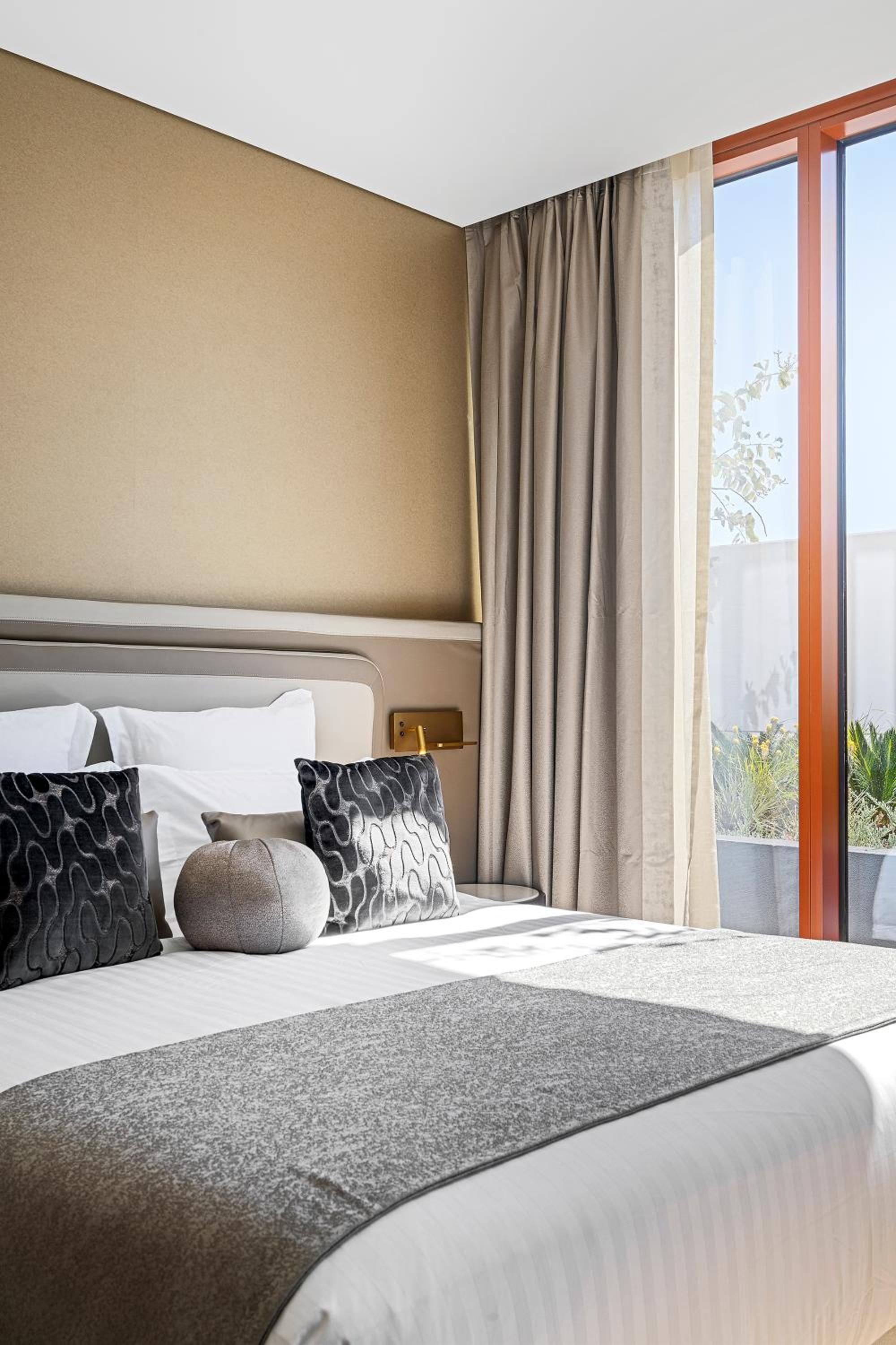 One-Bedroom Apartment with Balcony
