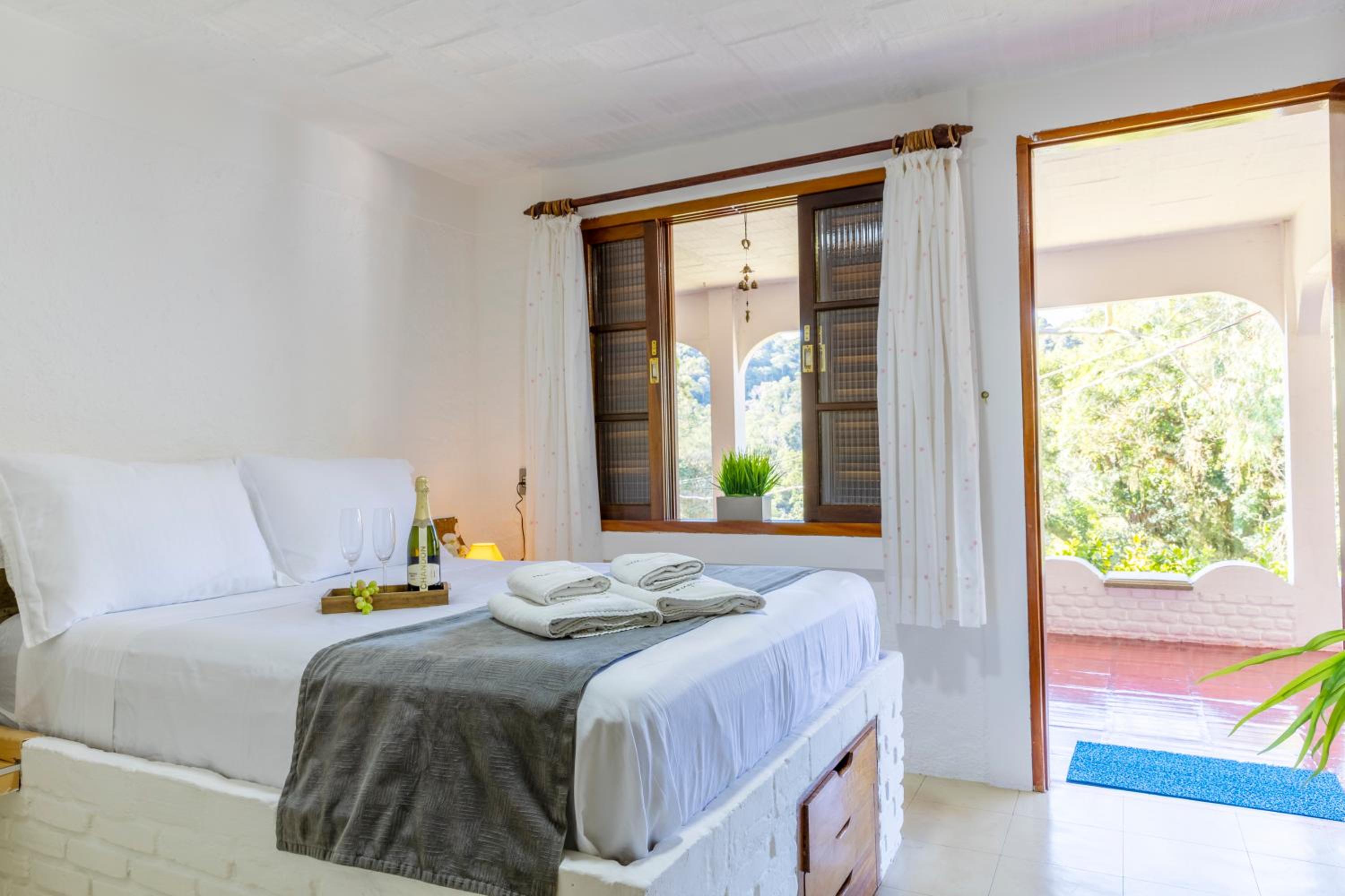 Six-Bedroom House photo 1