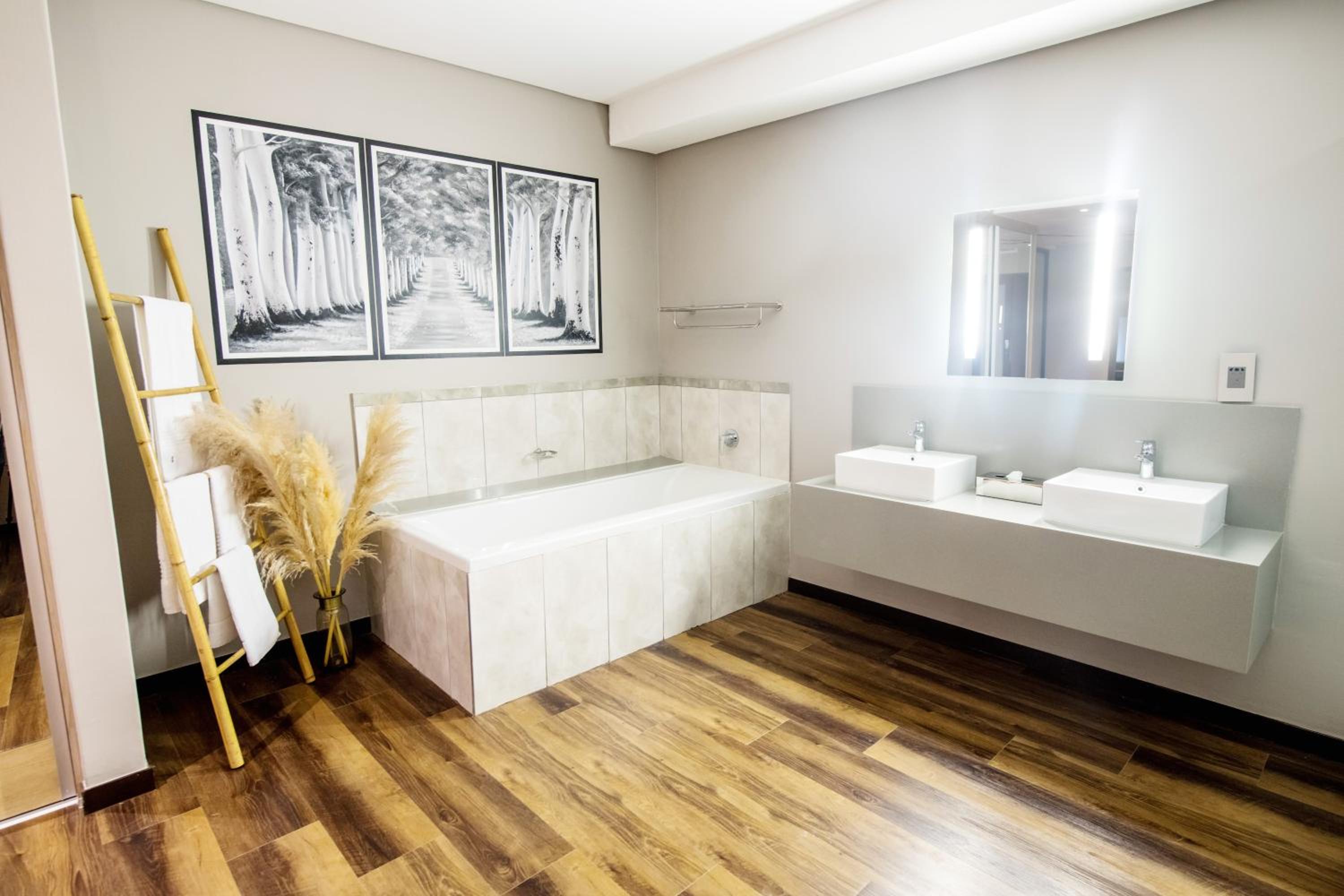 Royal Suite photo 2