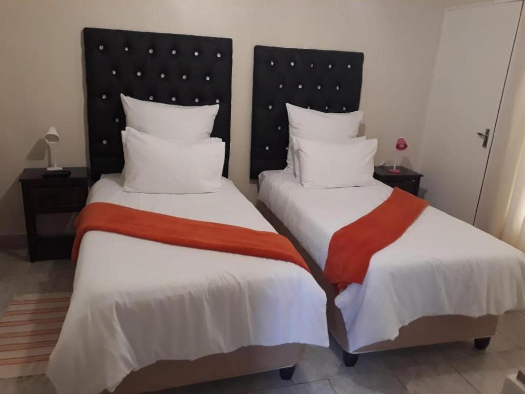Standard Double Room with Shared Bathroom photo 1