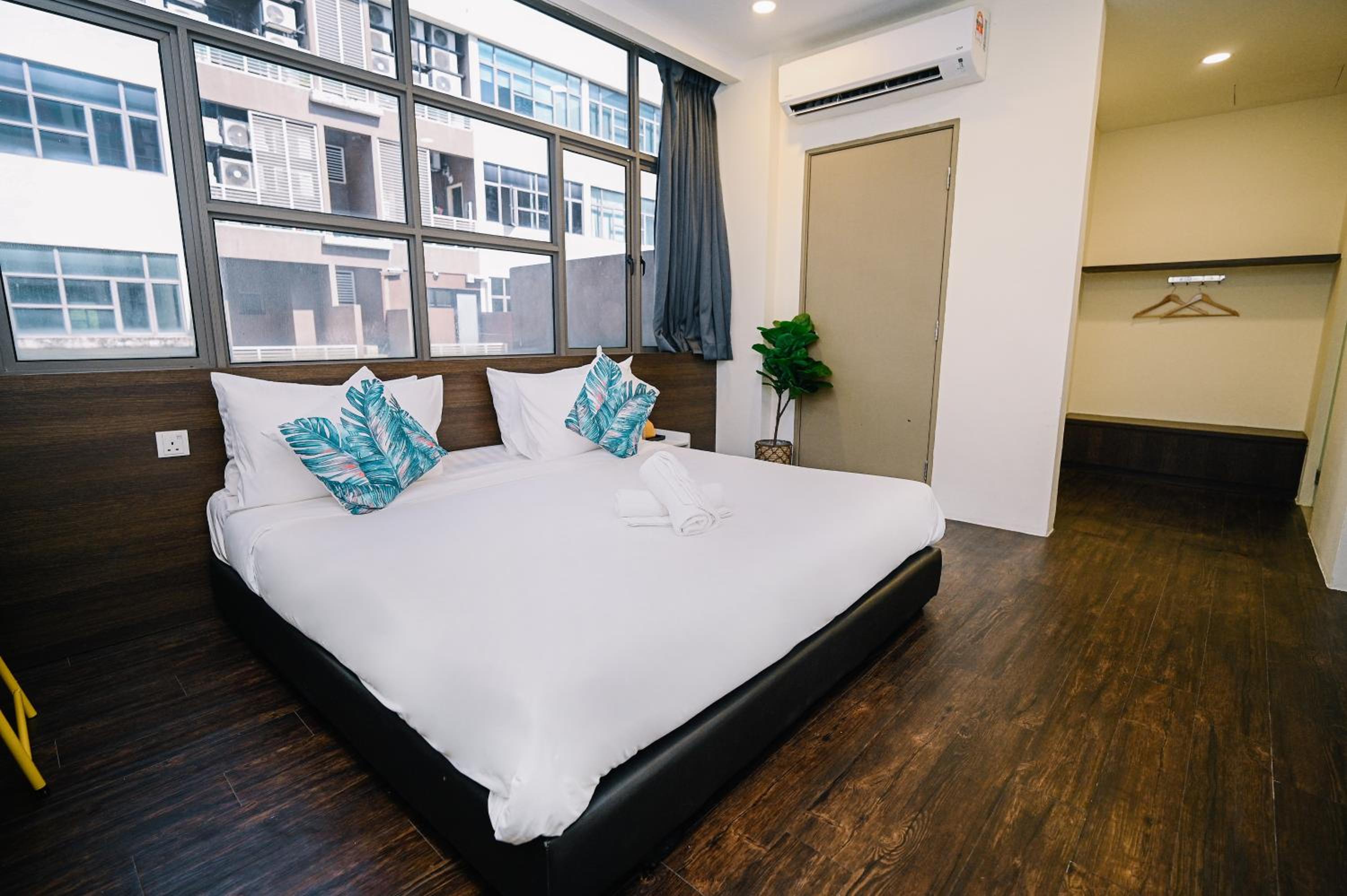 Deluxe King Room photo 2