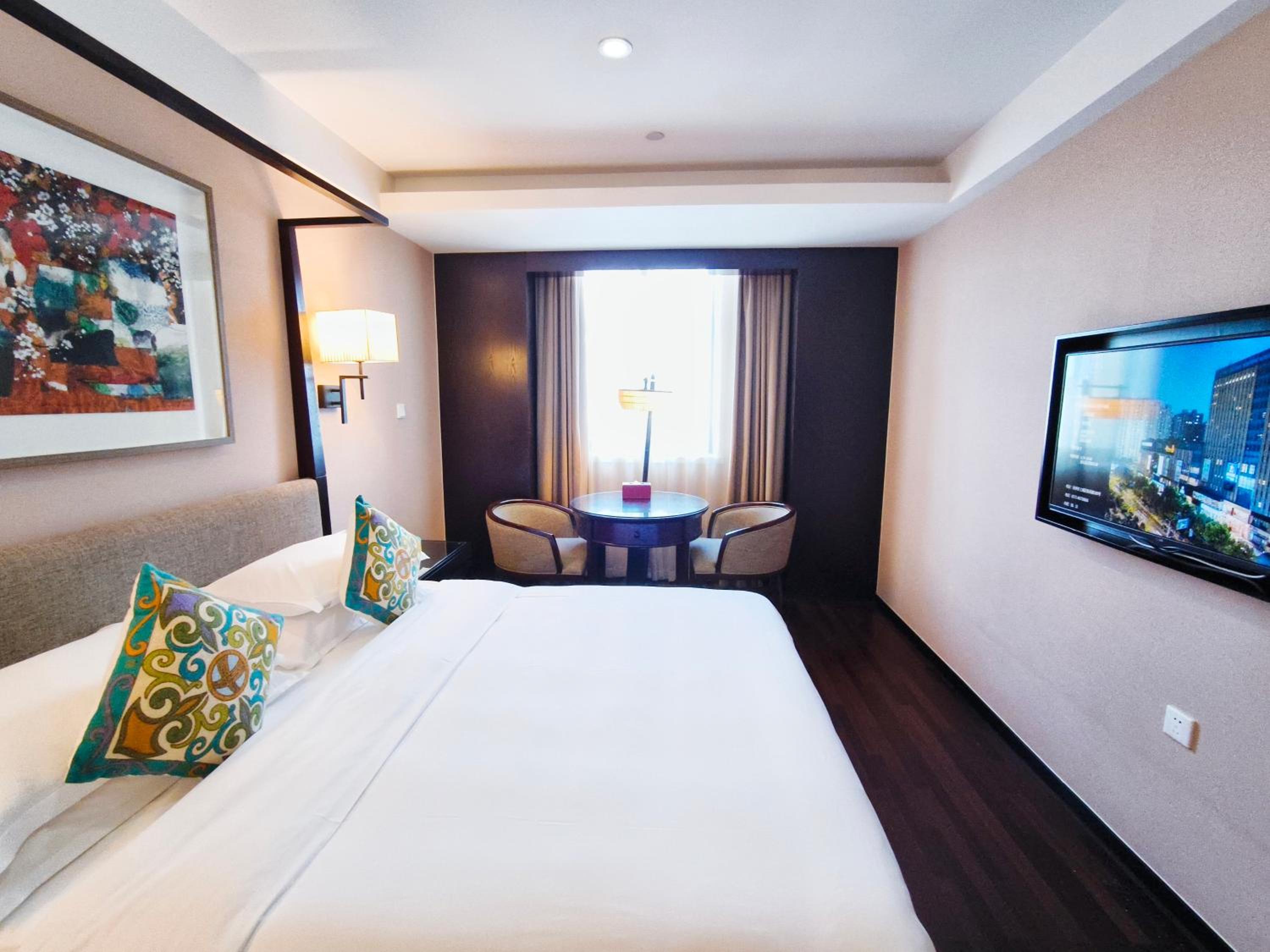 Deluxe King Room - Photo 4