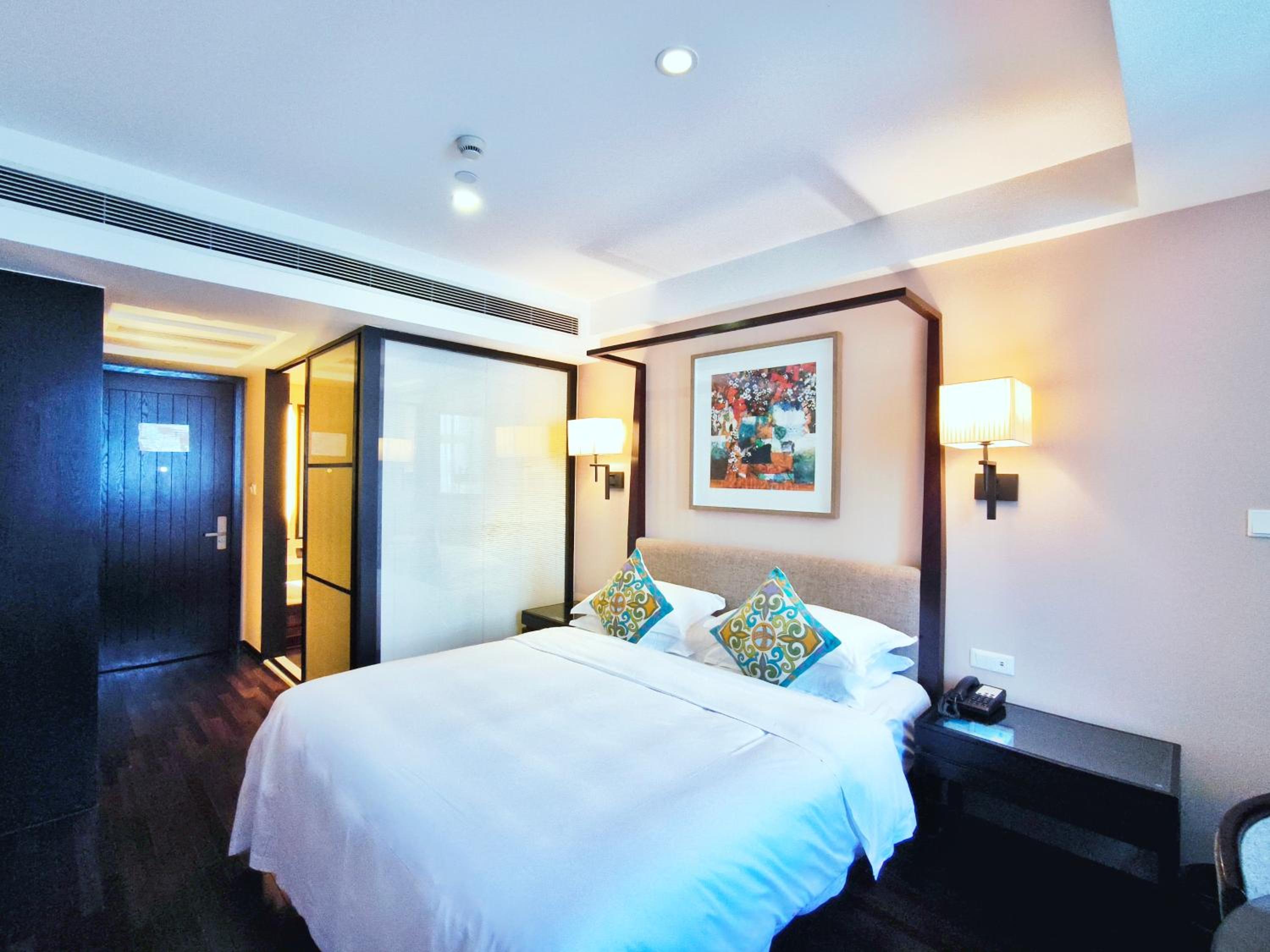 Deluxe King Room - Photo 3