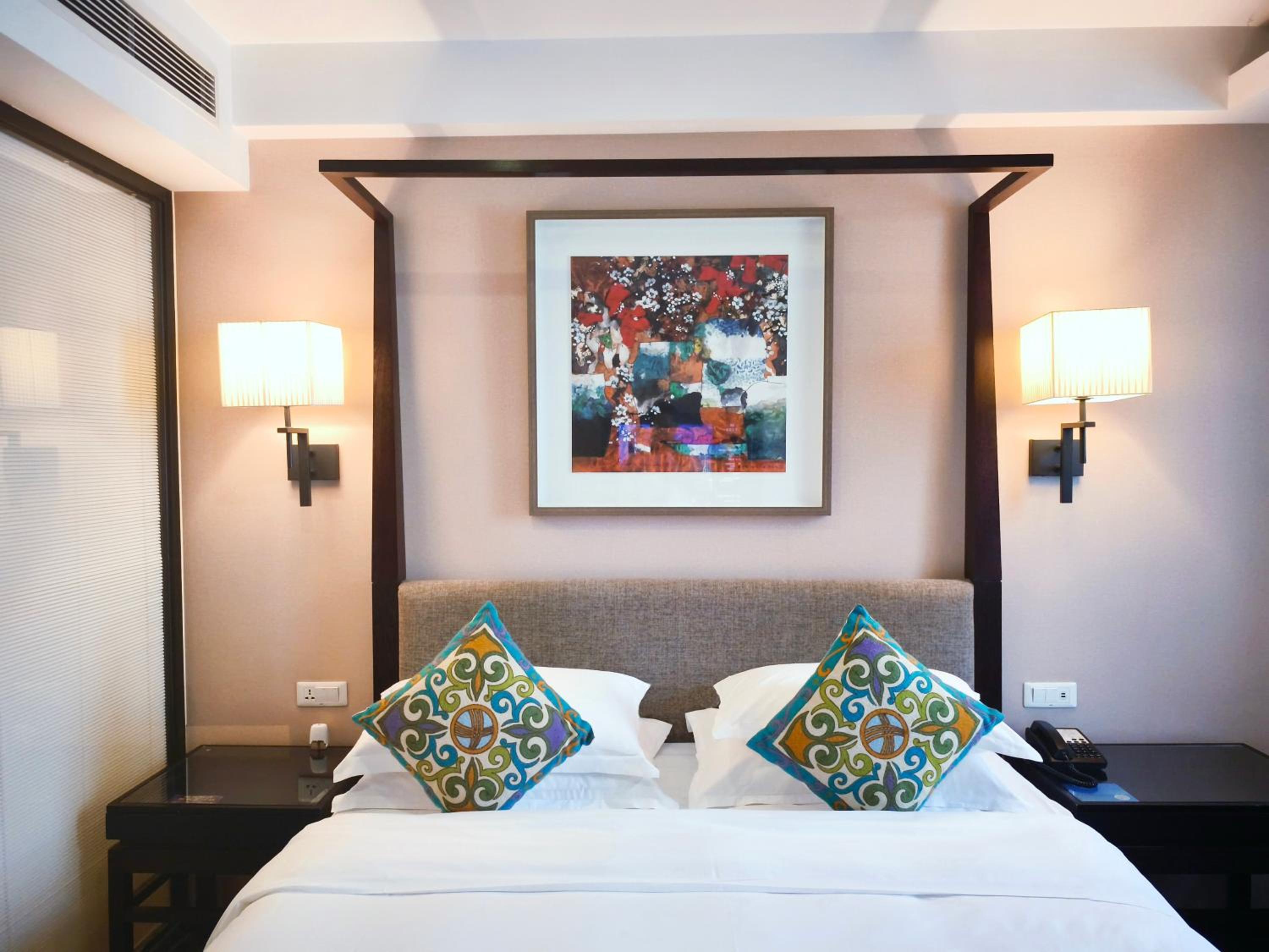 Deluxe King Room - Photo 1