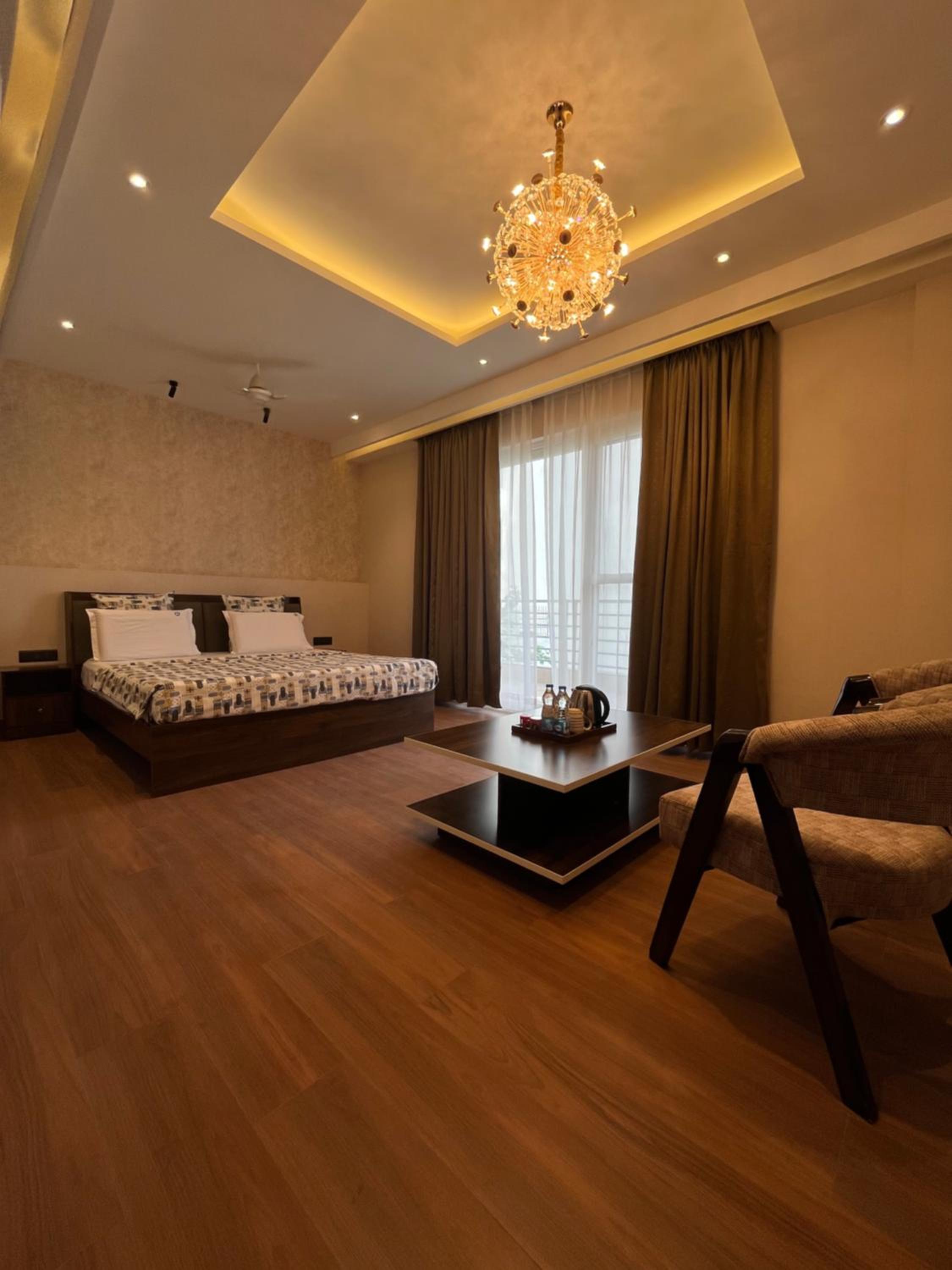 Four-Bedroom Luxury Apartment - Photo 5