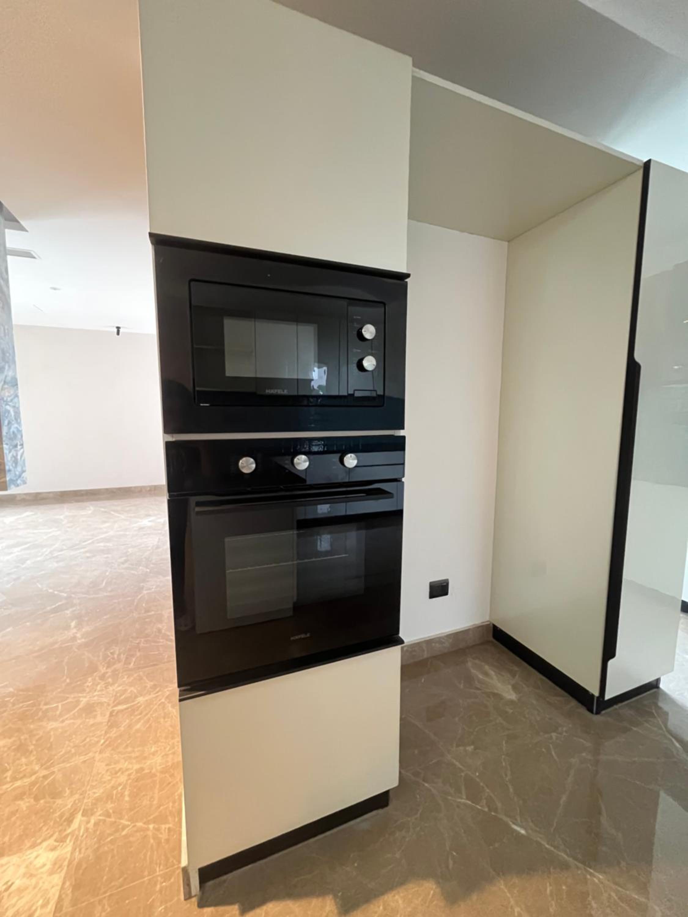 Four-Bedroom Luxury Apartment - Photo 21