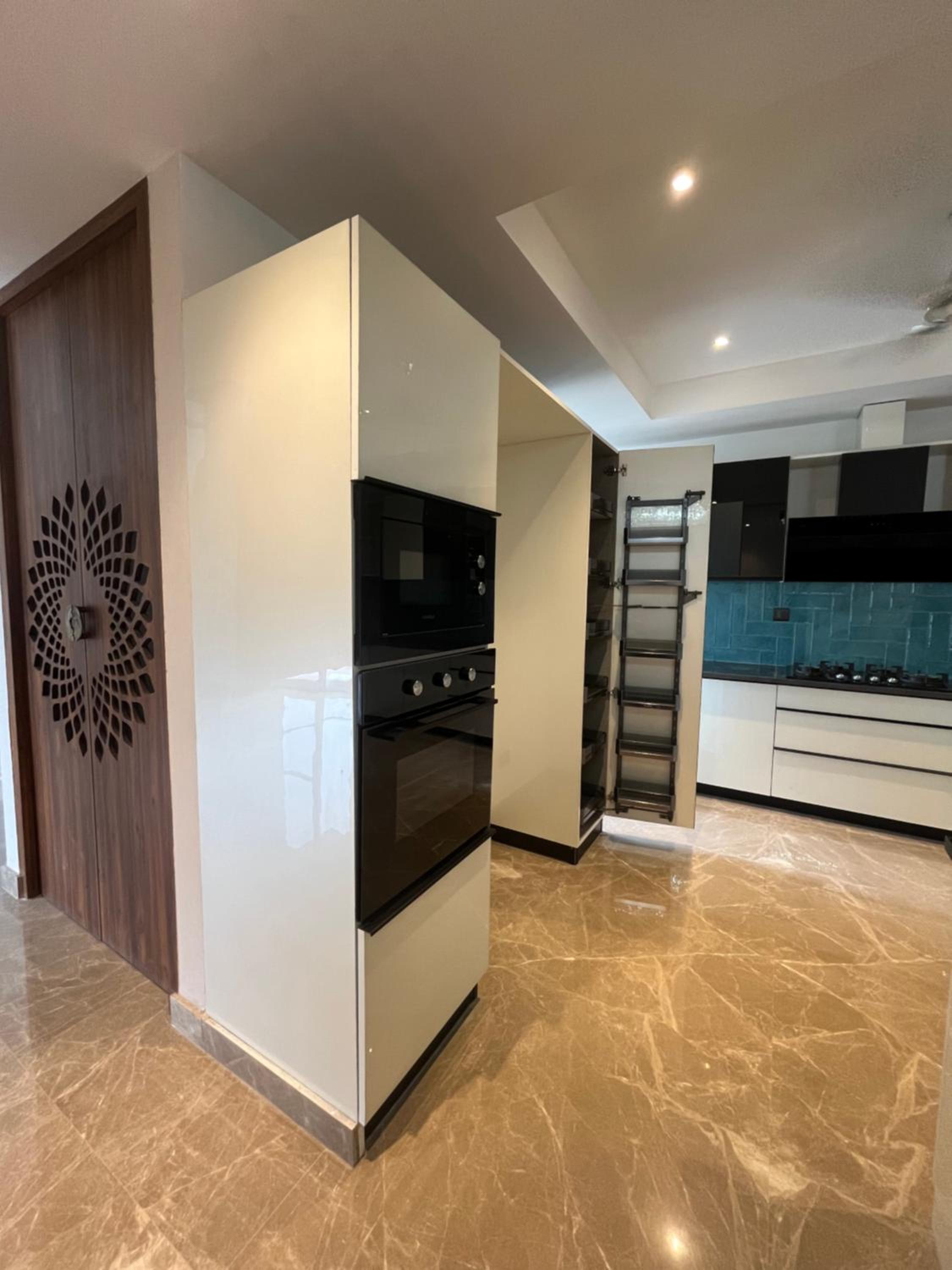 Four-Bedroom Luxury Apartment - Photo 18