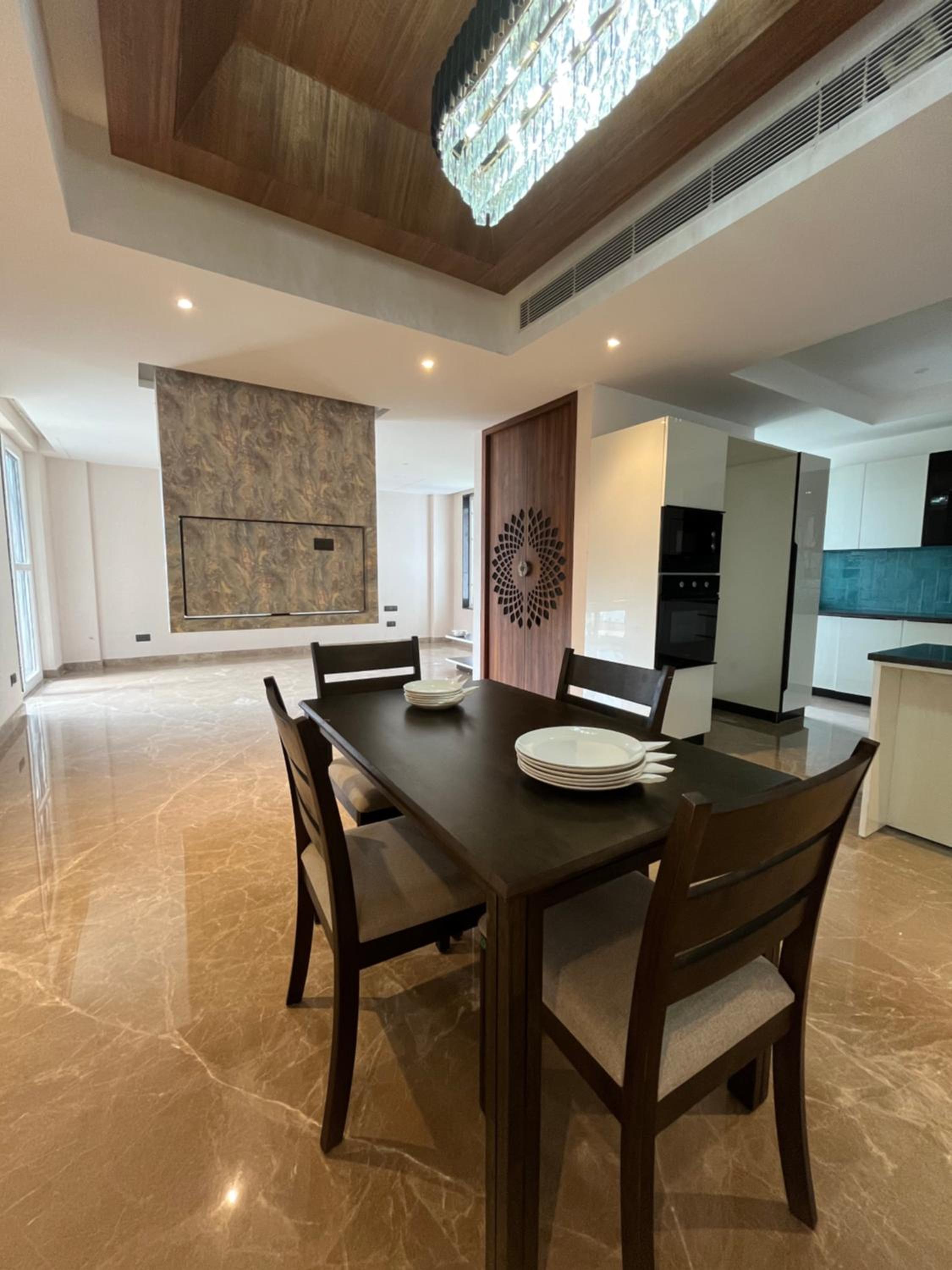 Four-Bedroom Luxury Apartment - Photo 19