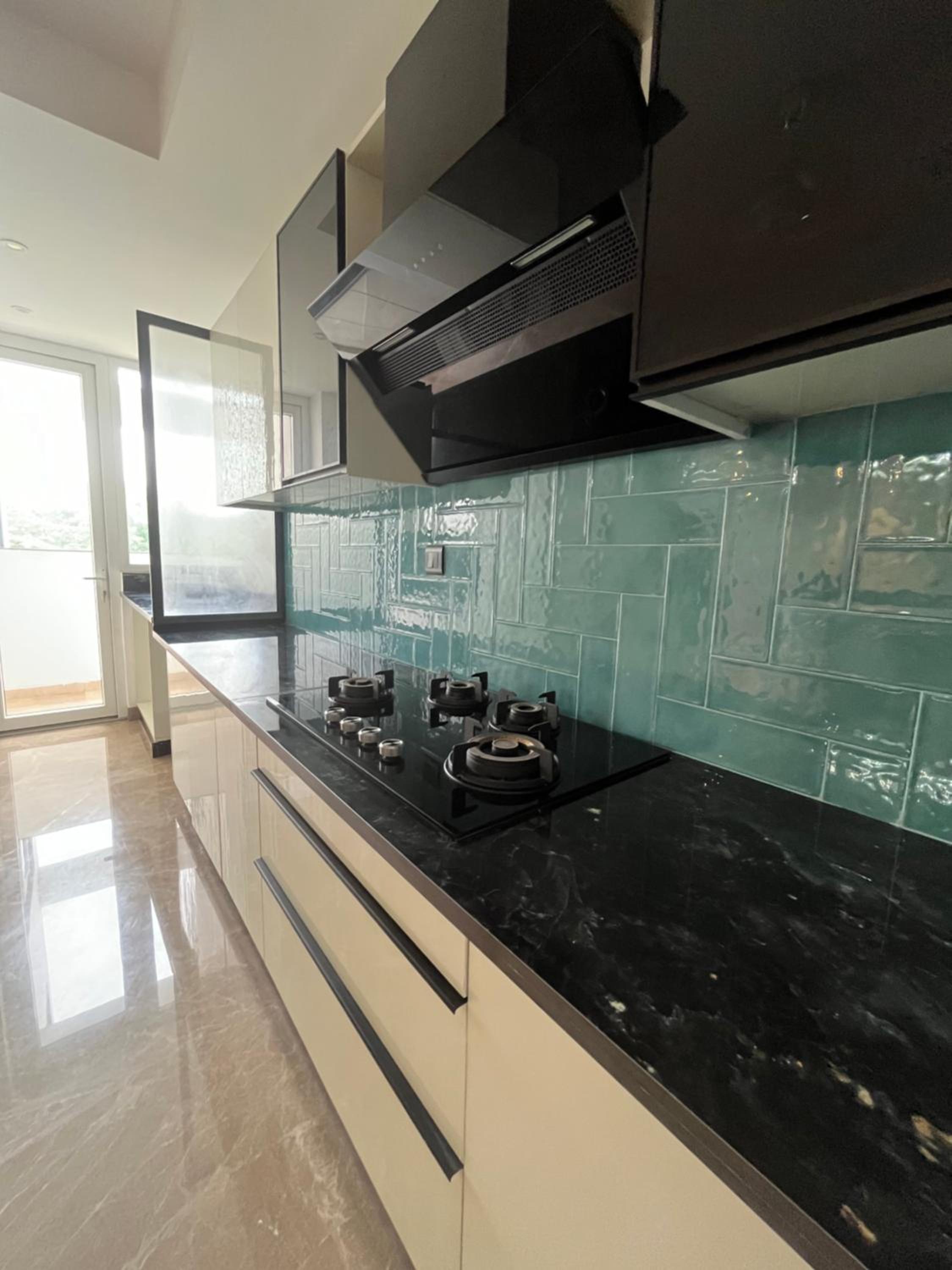 Four-Bedroom Luxury Apartment - Photo 20