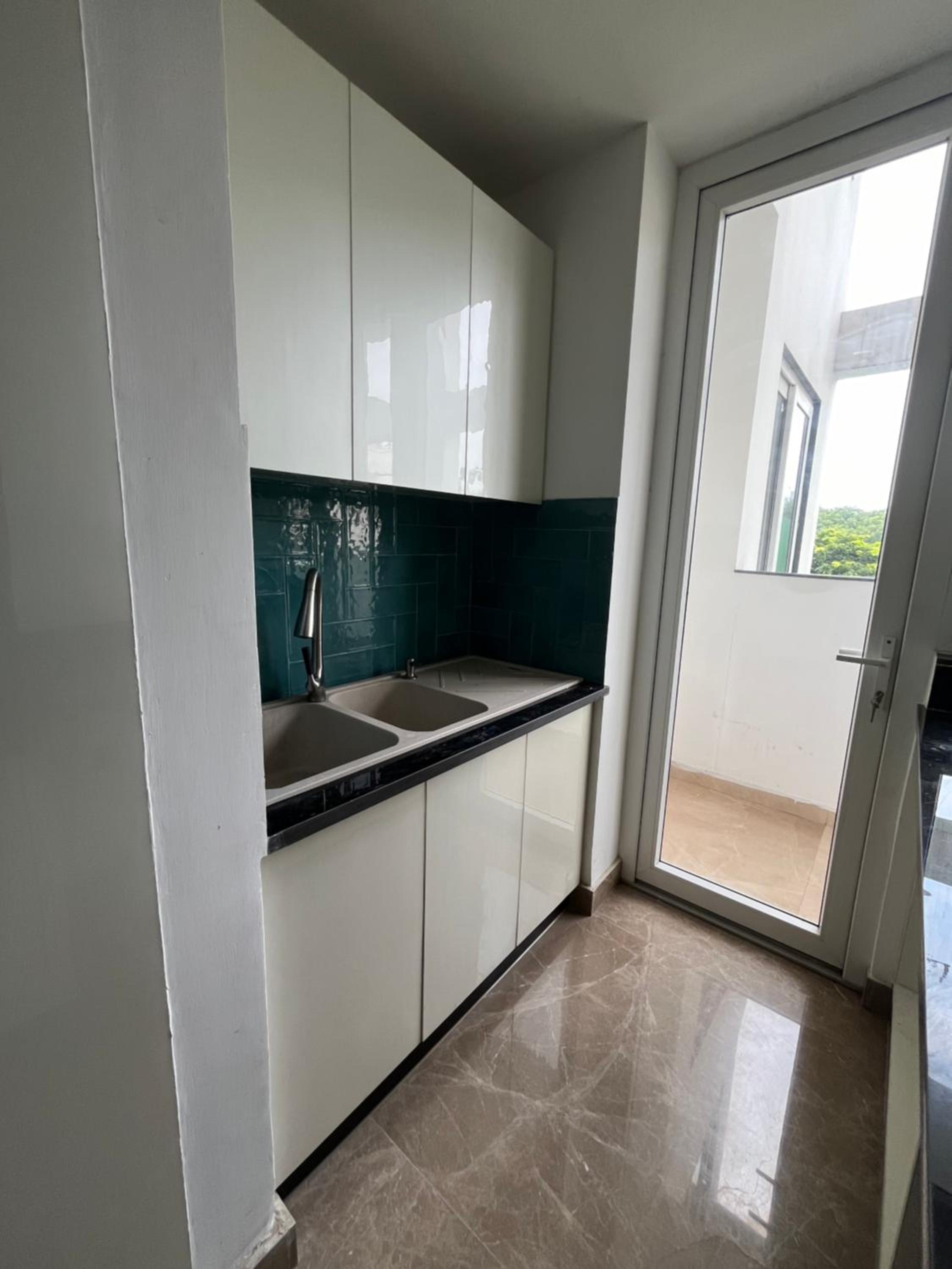 Four-Bedroom Luxury Apartment - Photo 16