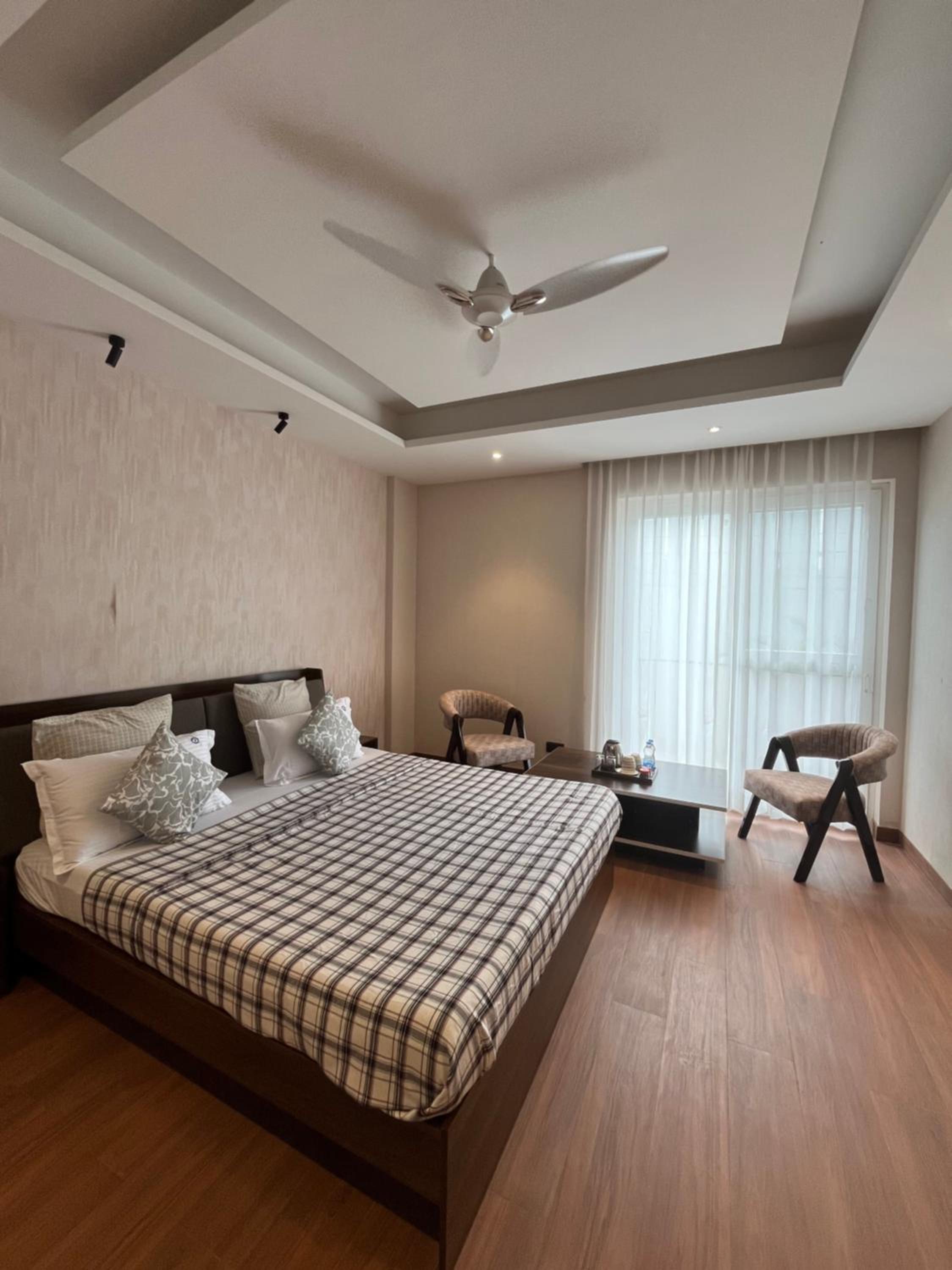Four-Bedroom Luxury Apartment - Photo 2