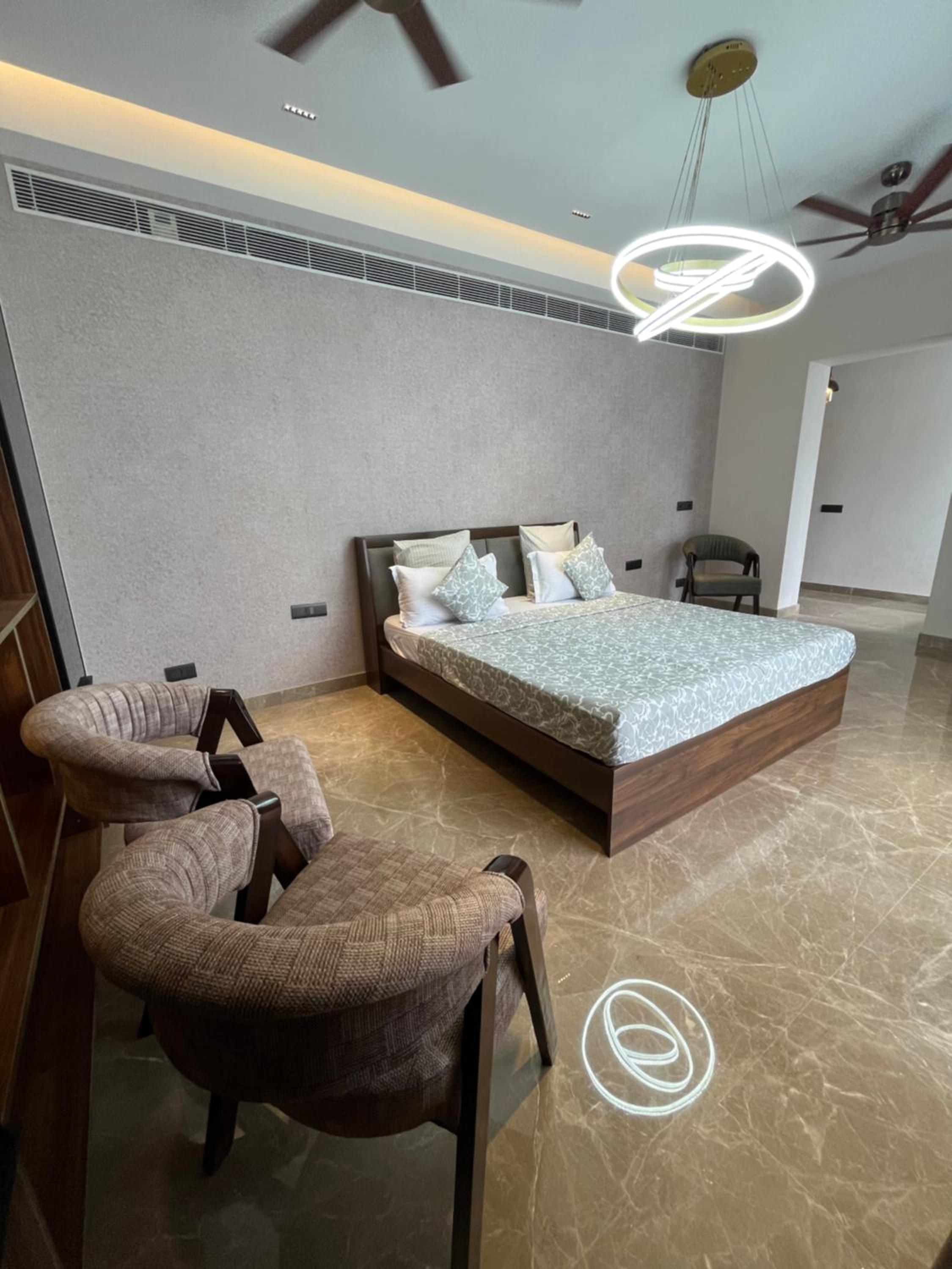 Four-Bedroom Luxury Apartment - Photo 3