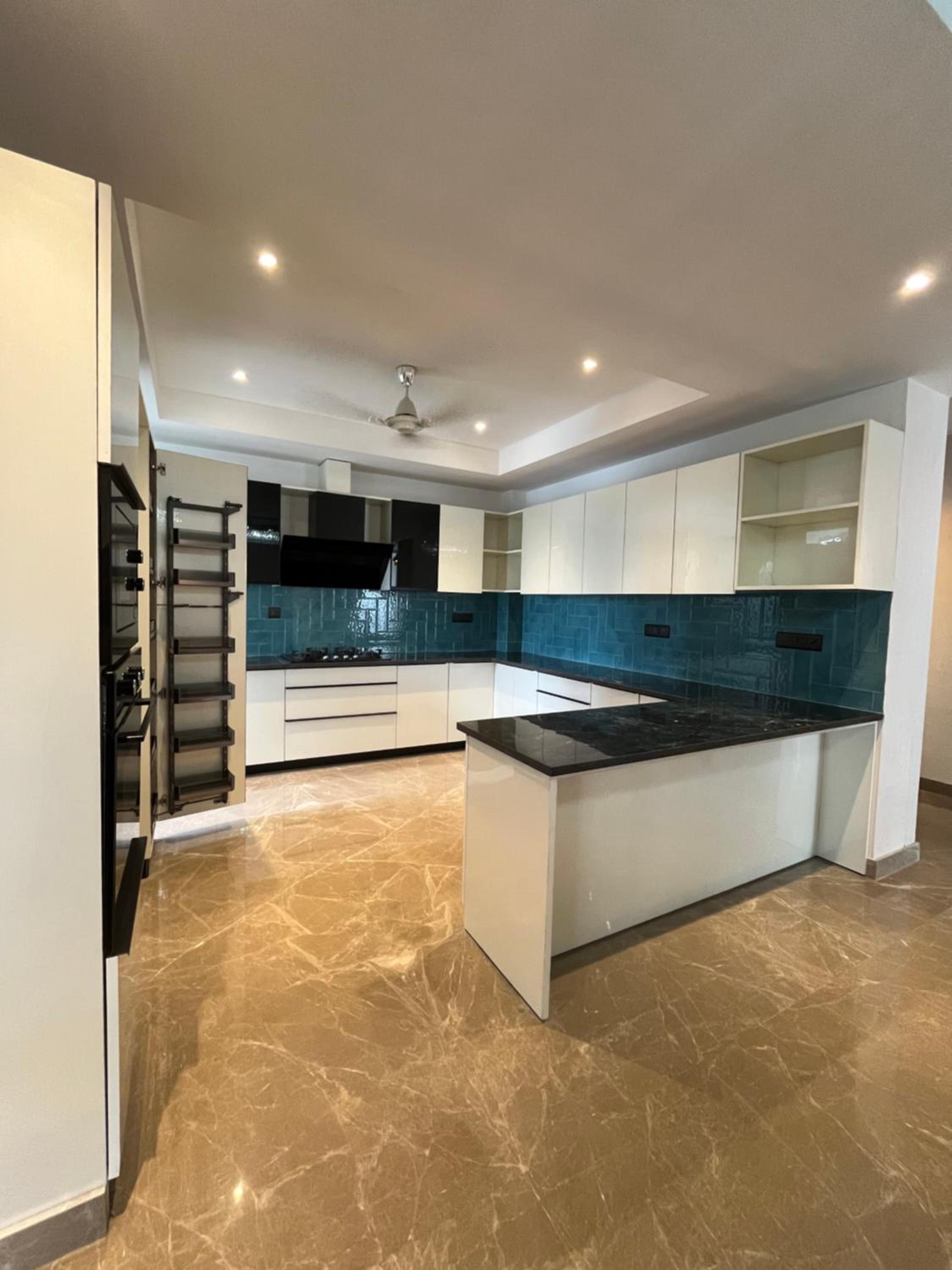 Four-Bedroom Luxury Apartment - Photo 7
