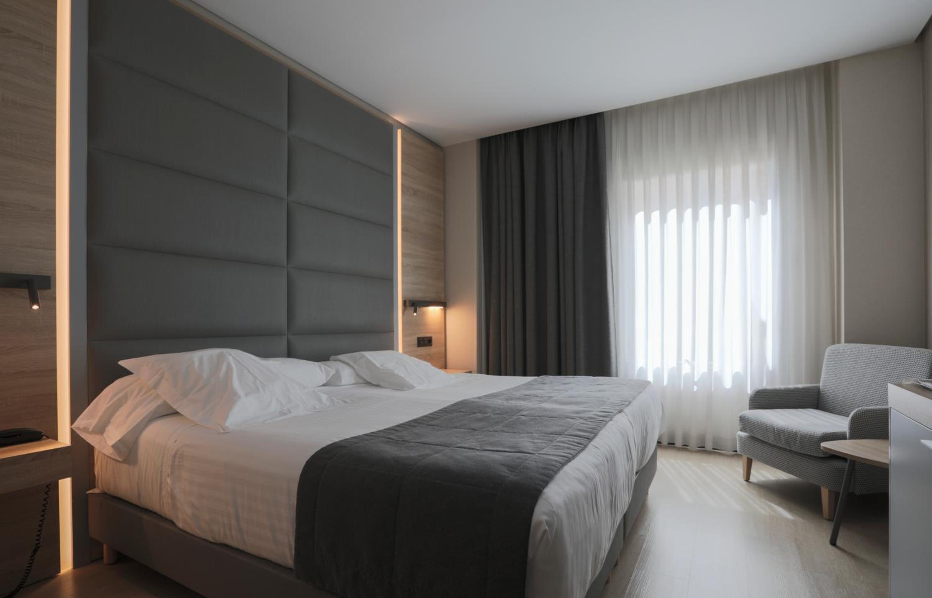 Deluxe Double Room with King Bed