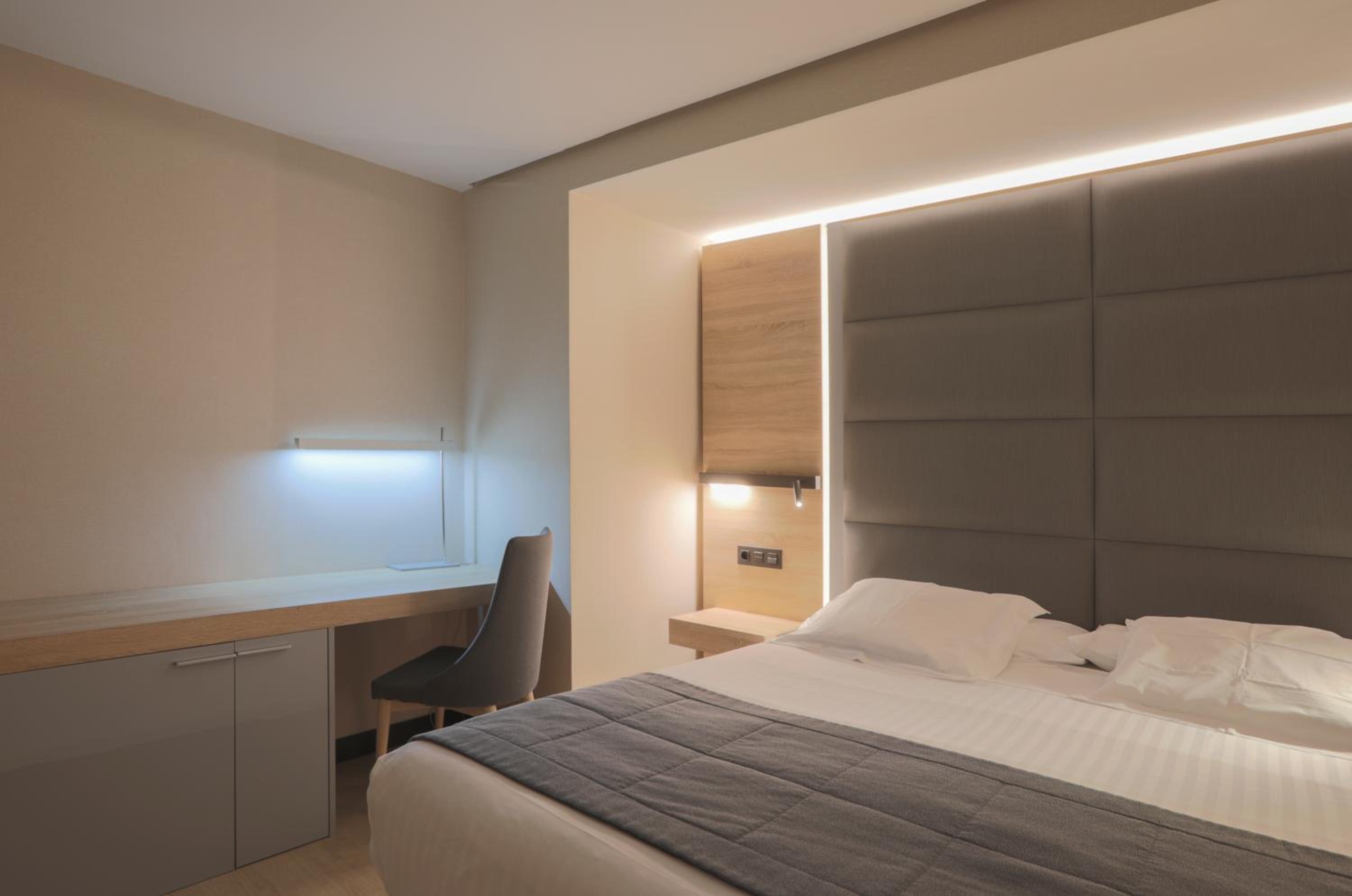 Double or Twin Room with Plaza Carmen View