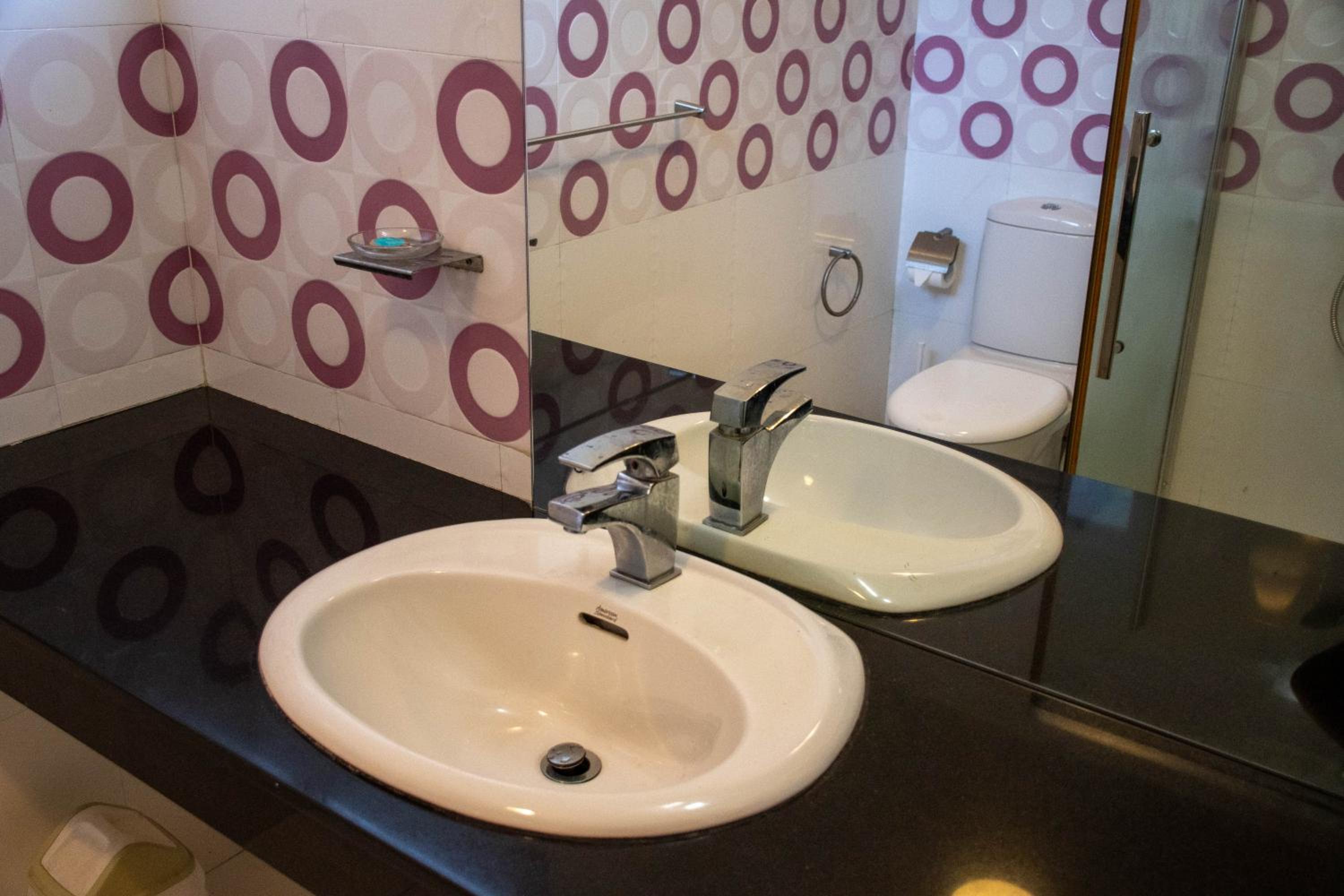 Deluxe King Suite - Photo 12