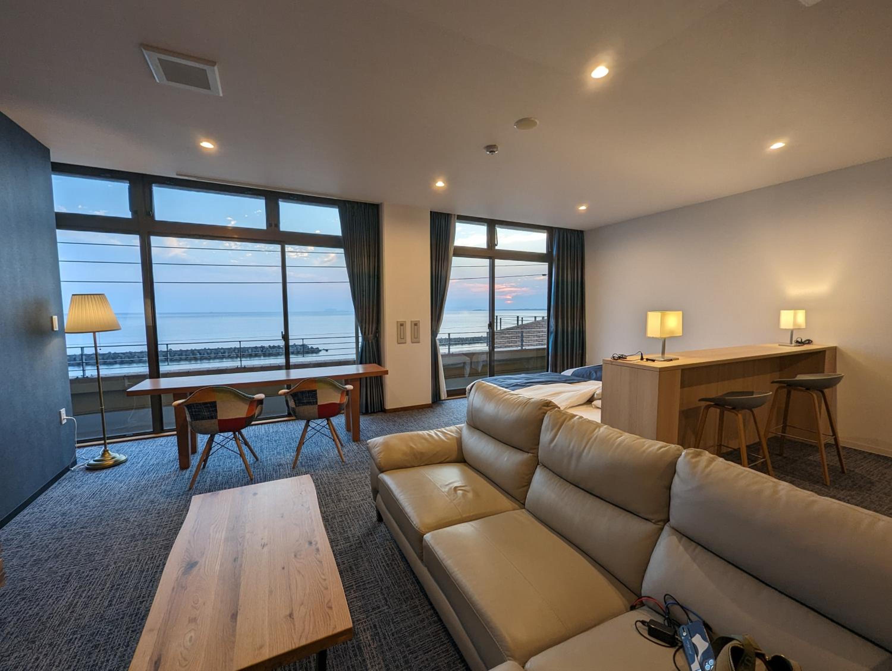 301 Family Room with Ocean View (Private Bathroom) photo 3