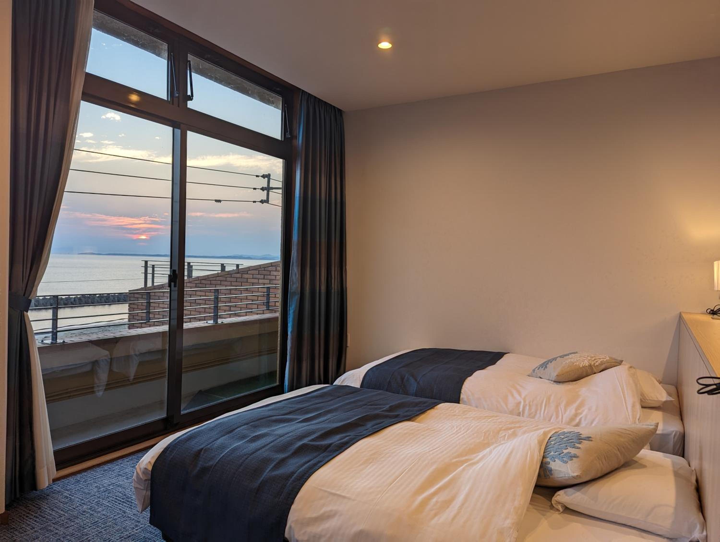 301 Family Room with Ocean View (Private Bathroom) photo 2