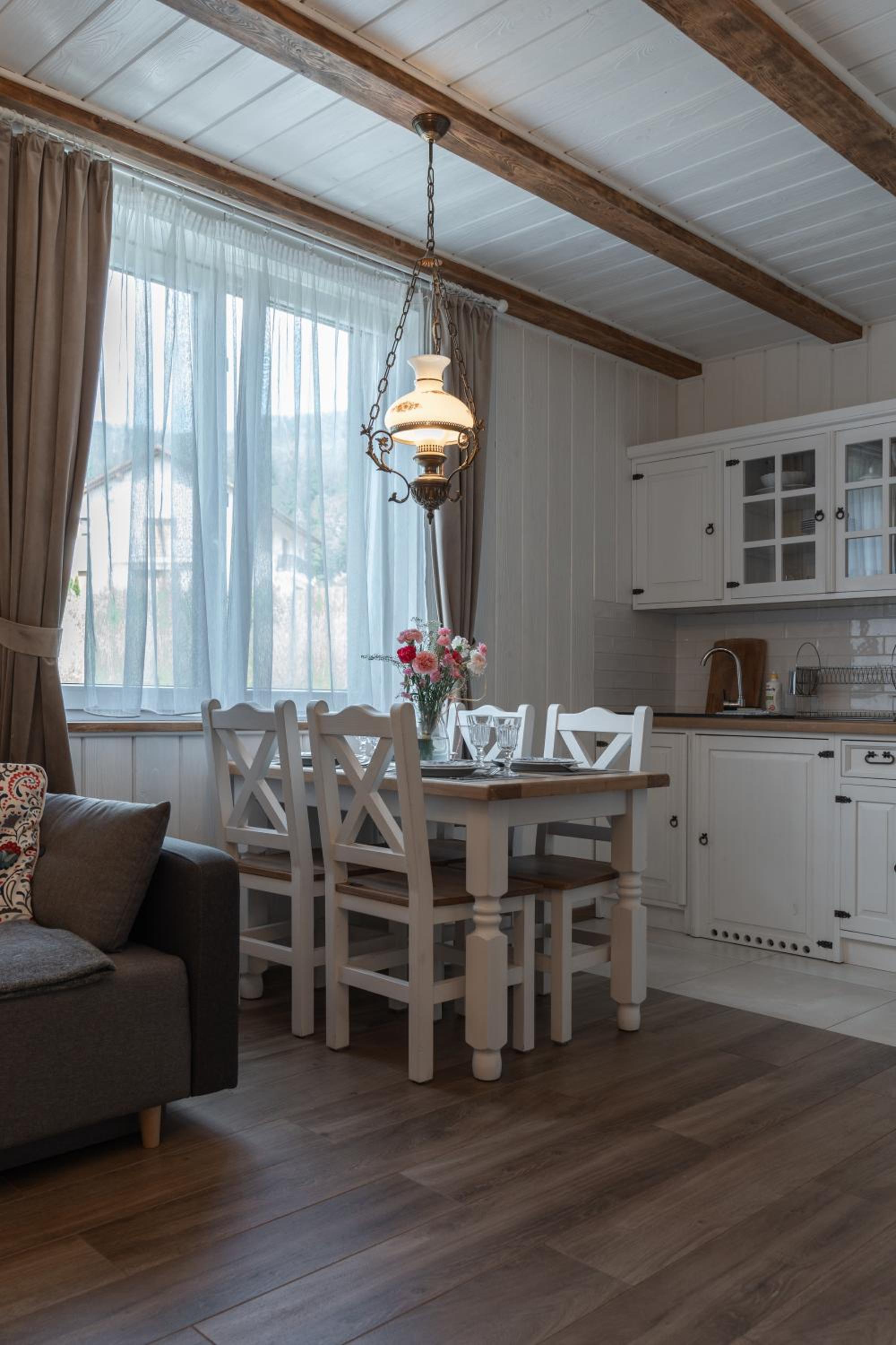 One-Bedroom Apartment - Photo 4