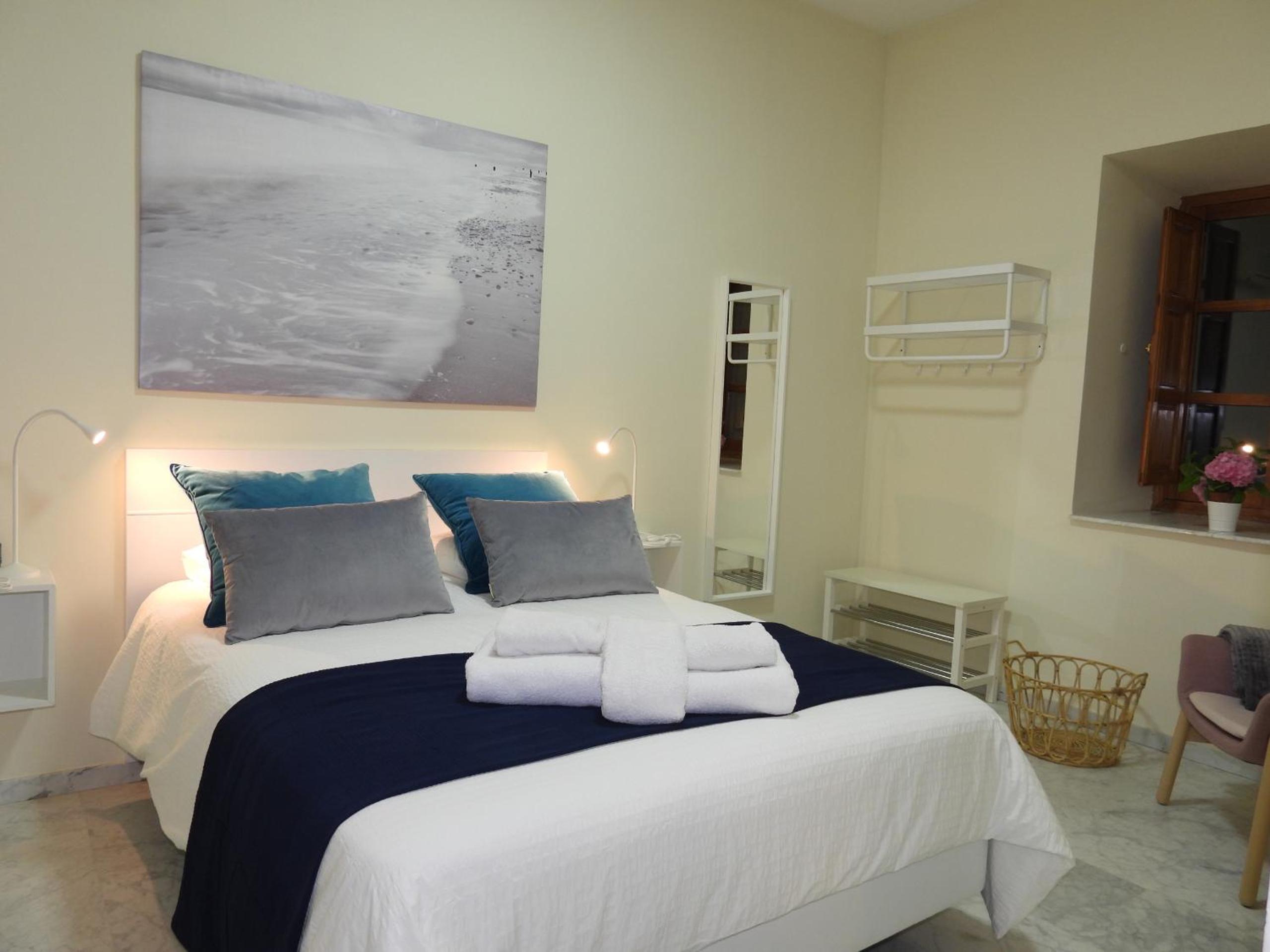 One-Bedroom Apartment - Photo 21